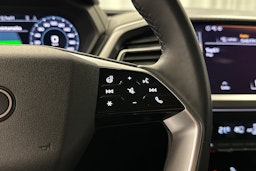 musta Audi Q4 e-tron 2024 kuva 18.