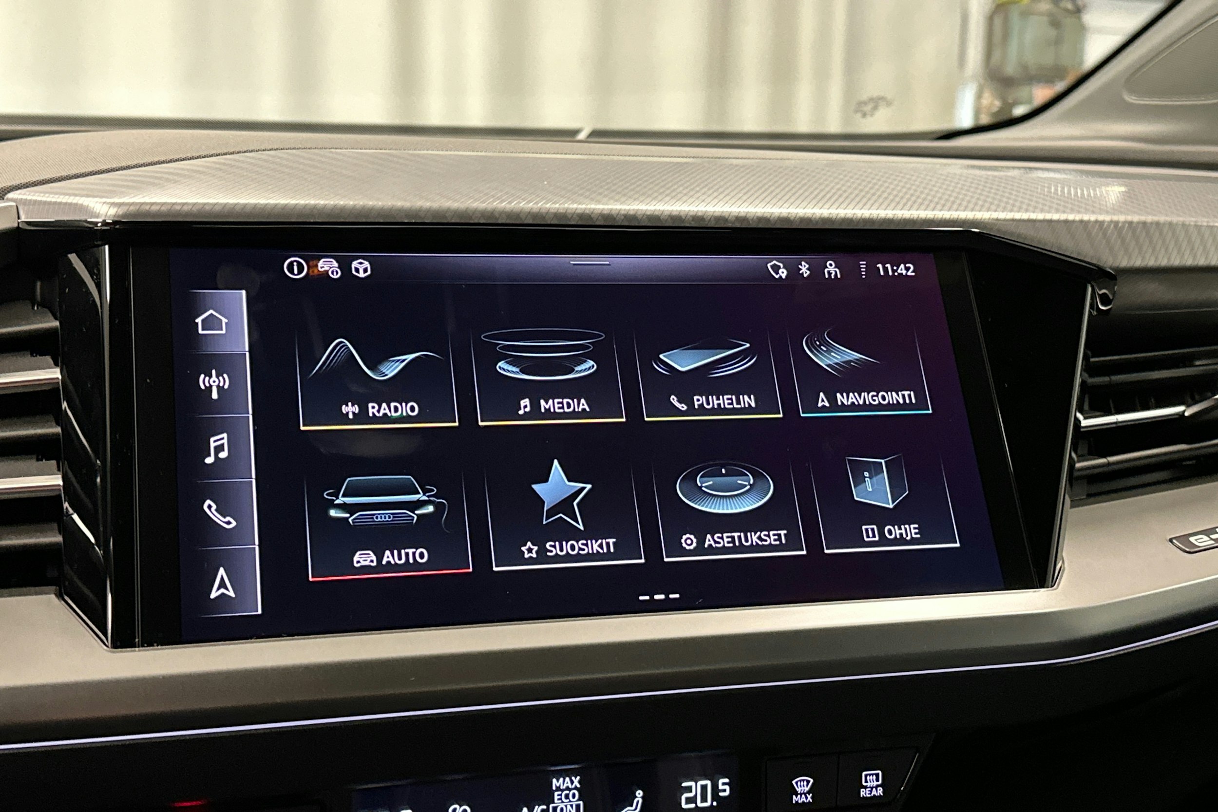 musta Audi Q4 e-tron 2024 kuva 25.