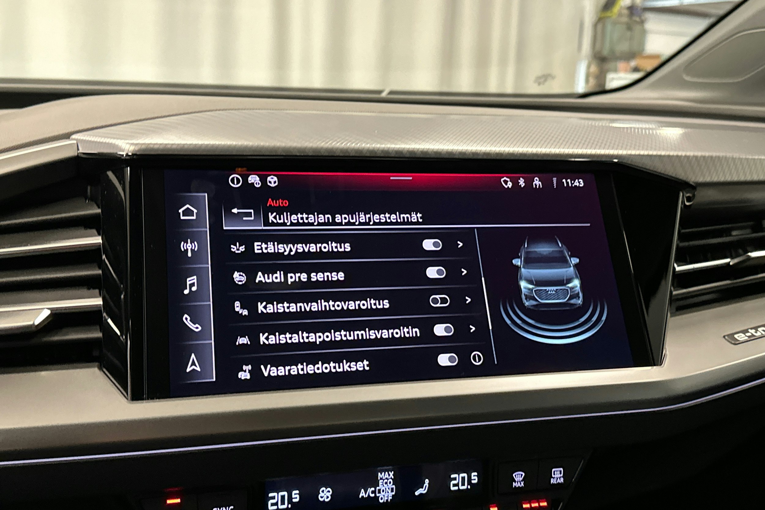 musta Audi Q4 e-tron 2024 kuva 27.