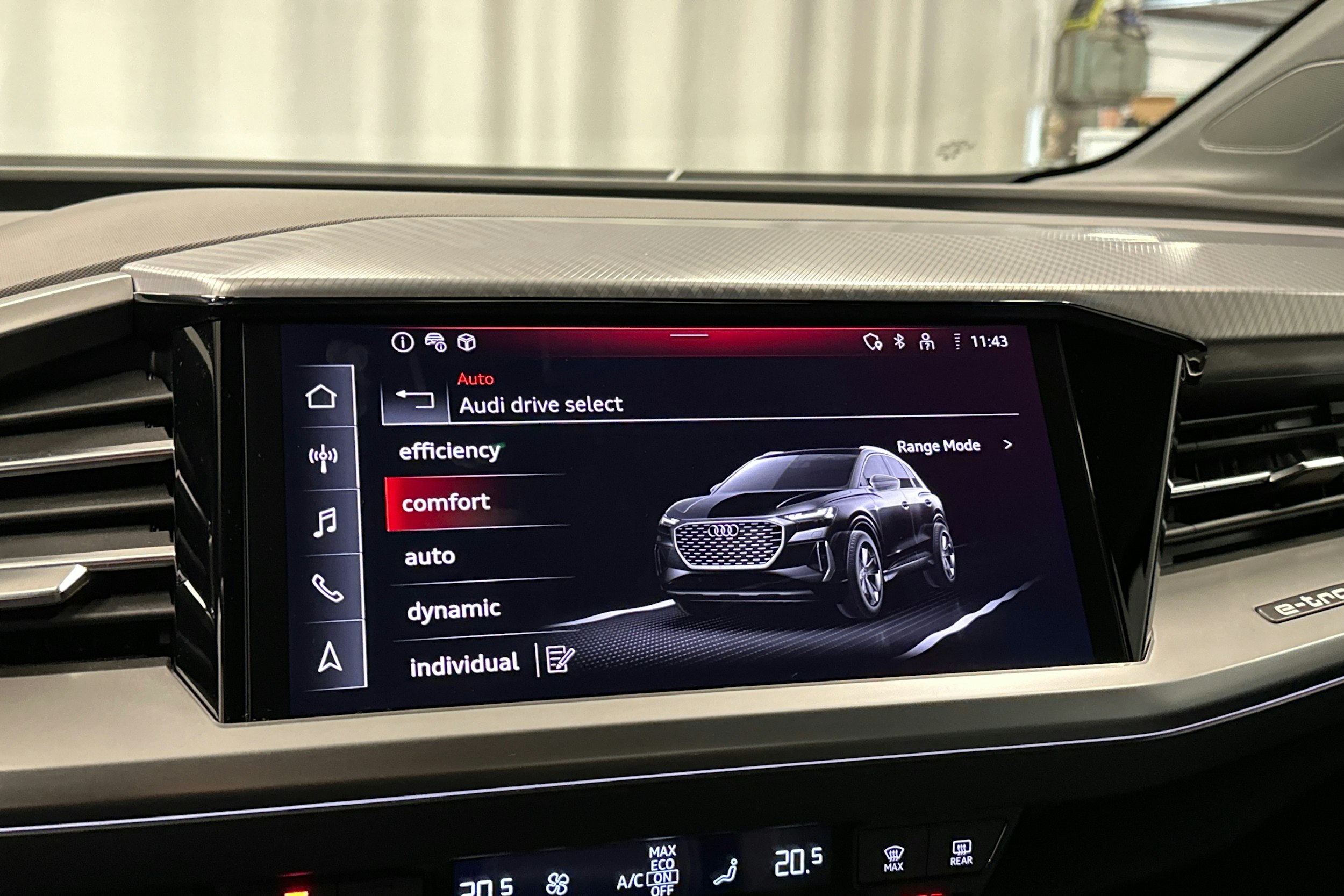 musta Audi Q4 e-tron 2024 kuva 29.