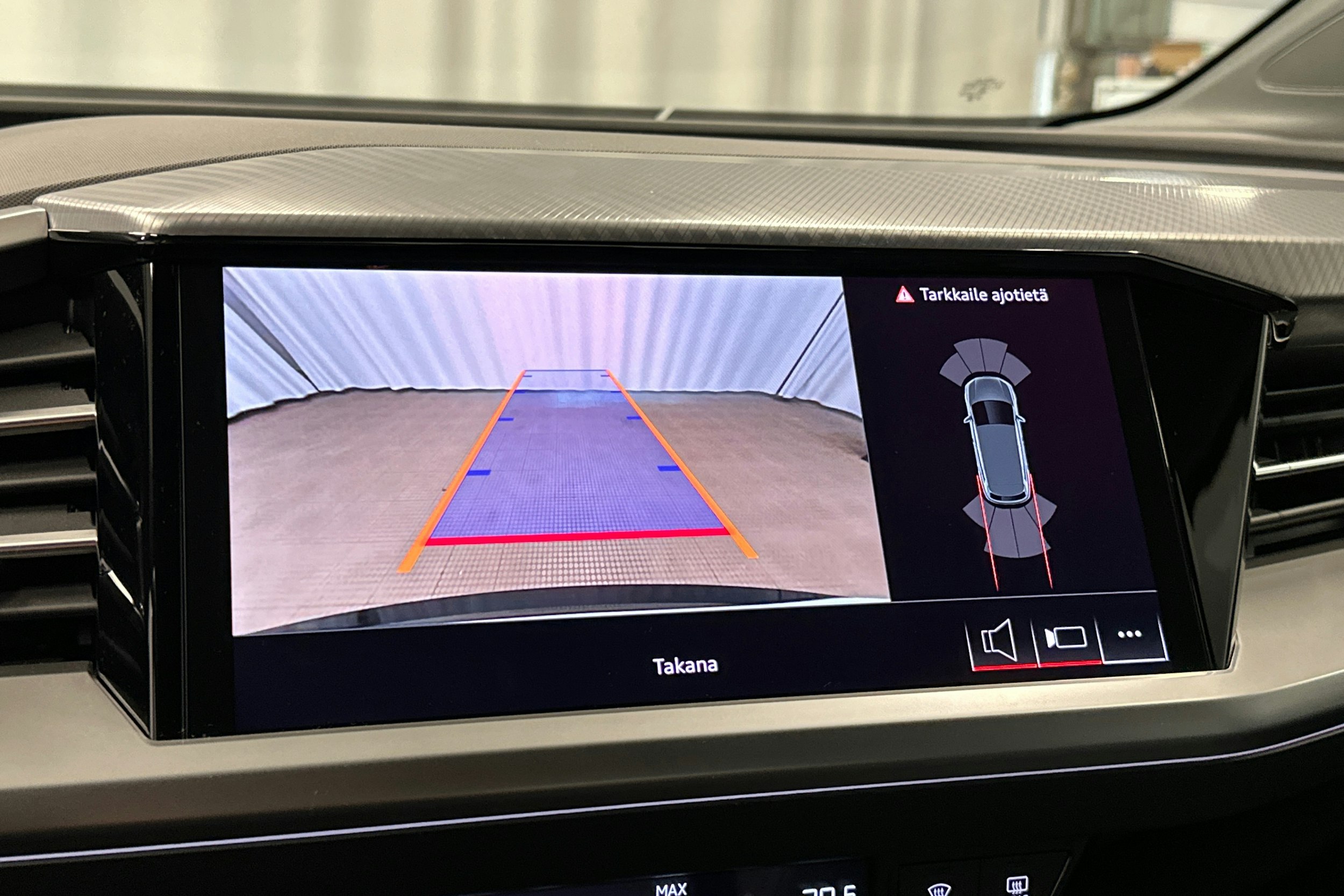musta Audi Q4 e-tron 2024 kuva 31.