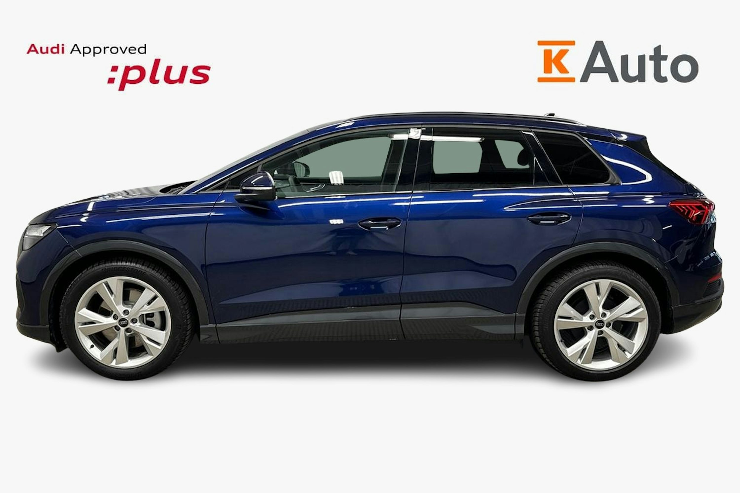 sininen Audi Q4 e-tron 2024 kuva 6.