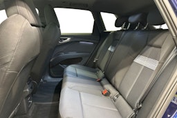 sininen Audi Q4 e-tron 2024 kuva 10.