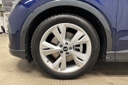 sininen Audi Q4 e-tron 2024 kuva 12.