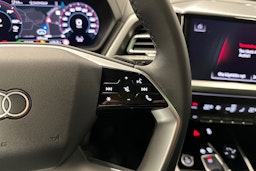 sininen Audi Q4 e-tron 2024 kuva 14.