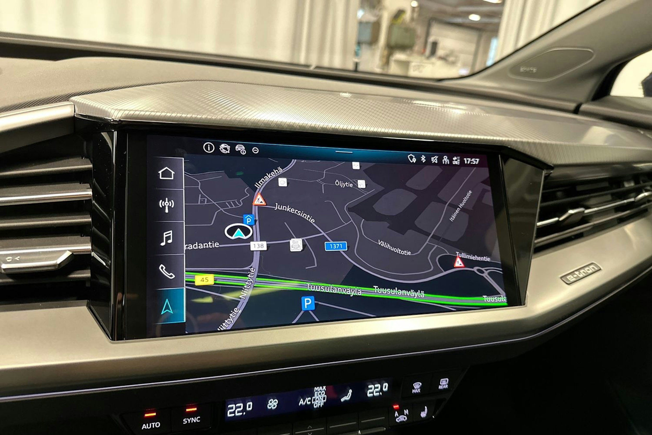 sininen Audi Q4 e-tron 2024 kuva 18.