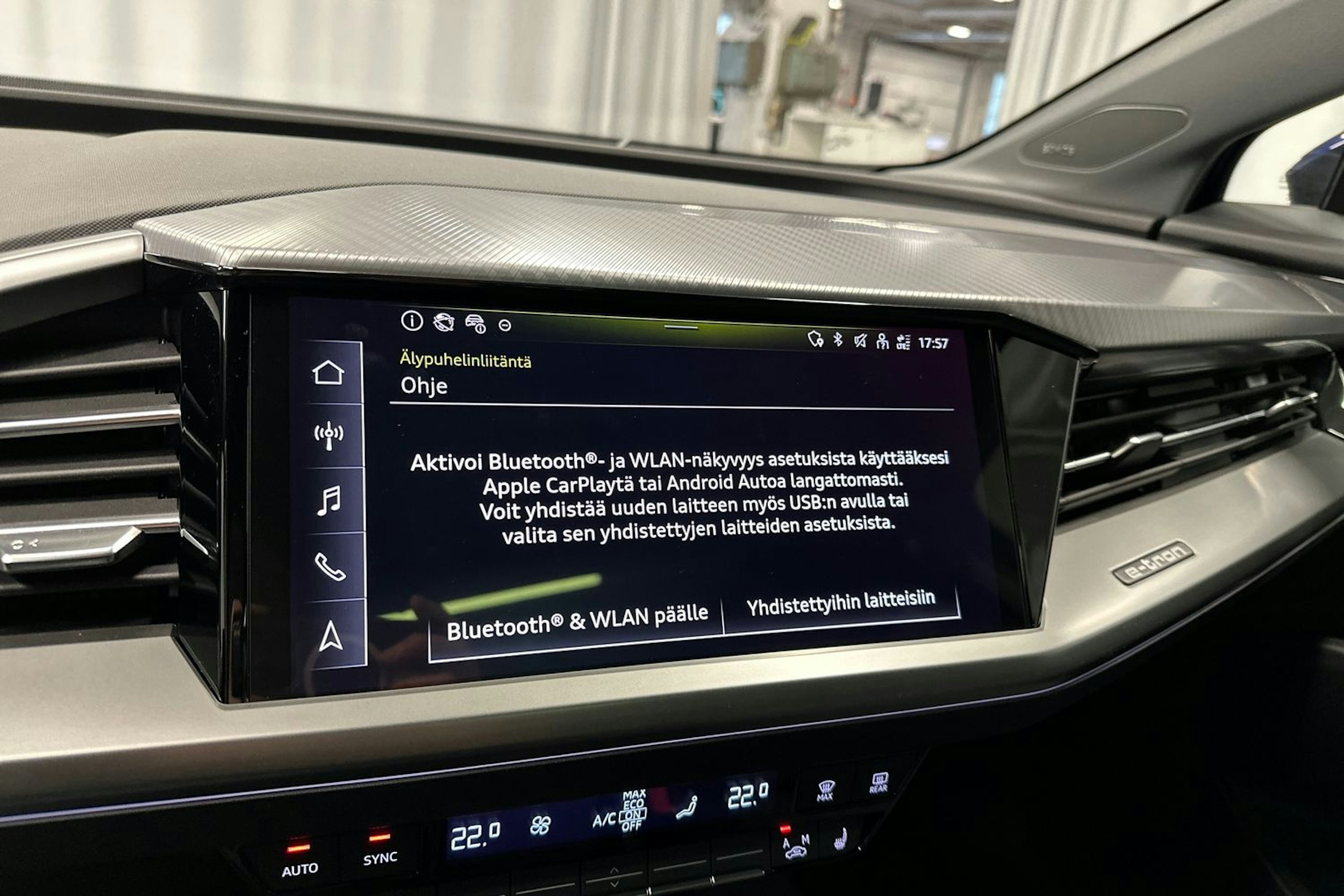 sininen Audi Q4 e-tron 2024 kuva 19.
