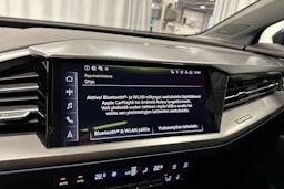 sininen Audi Q4 e-tron 2024 kuva 19.