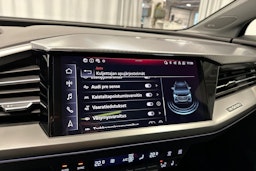 sininen Audi Q4 e-tron 2024 kuva 21.
