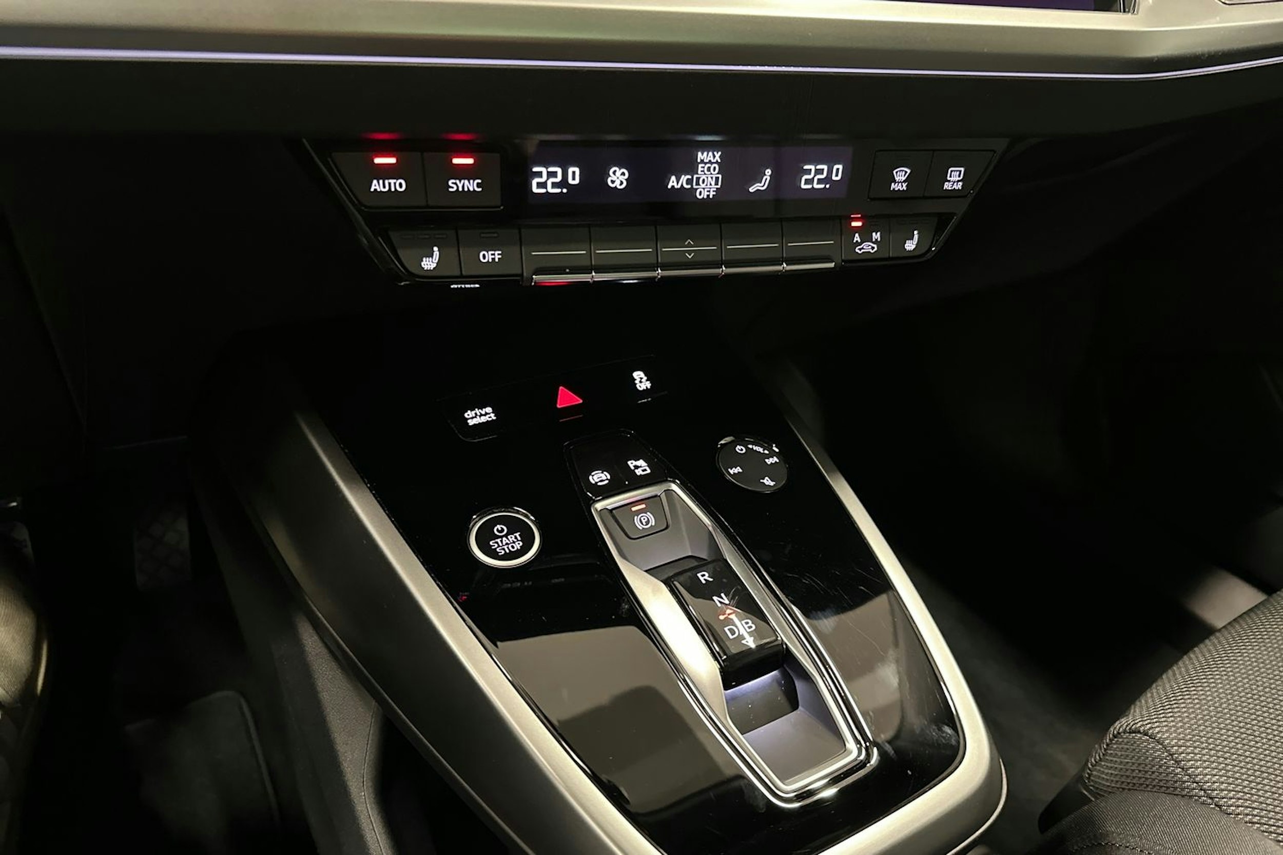 sininen Audi Q4 e-tron 2024 kuva 22.