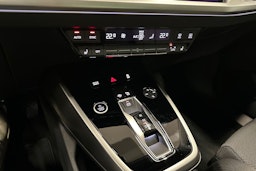 sininen Audi Q4 e-tron 2024 kuva 22.