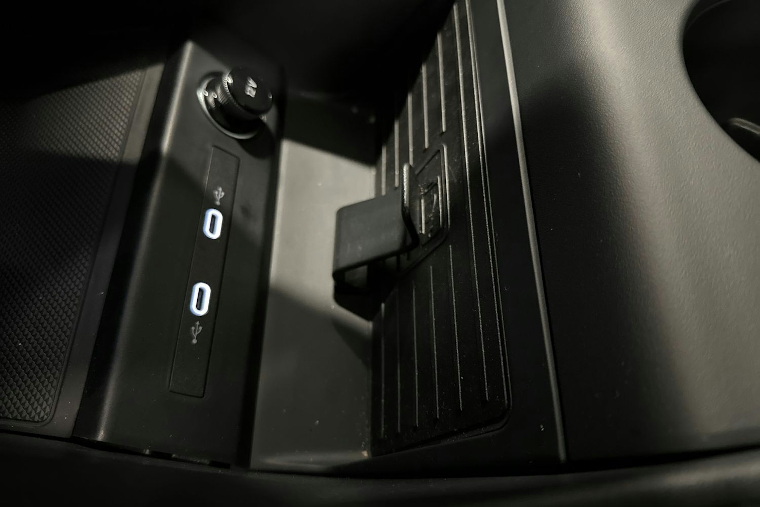 sininen Audi Q4 e-tron 2024 kuva 23.