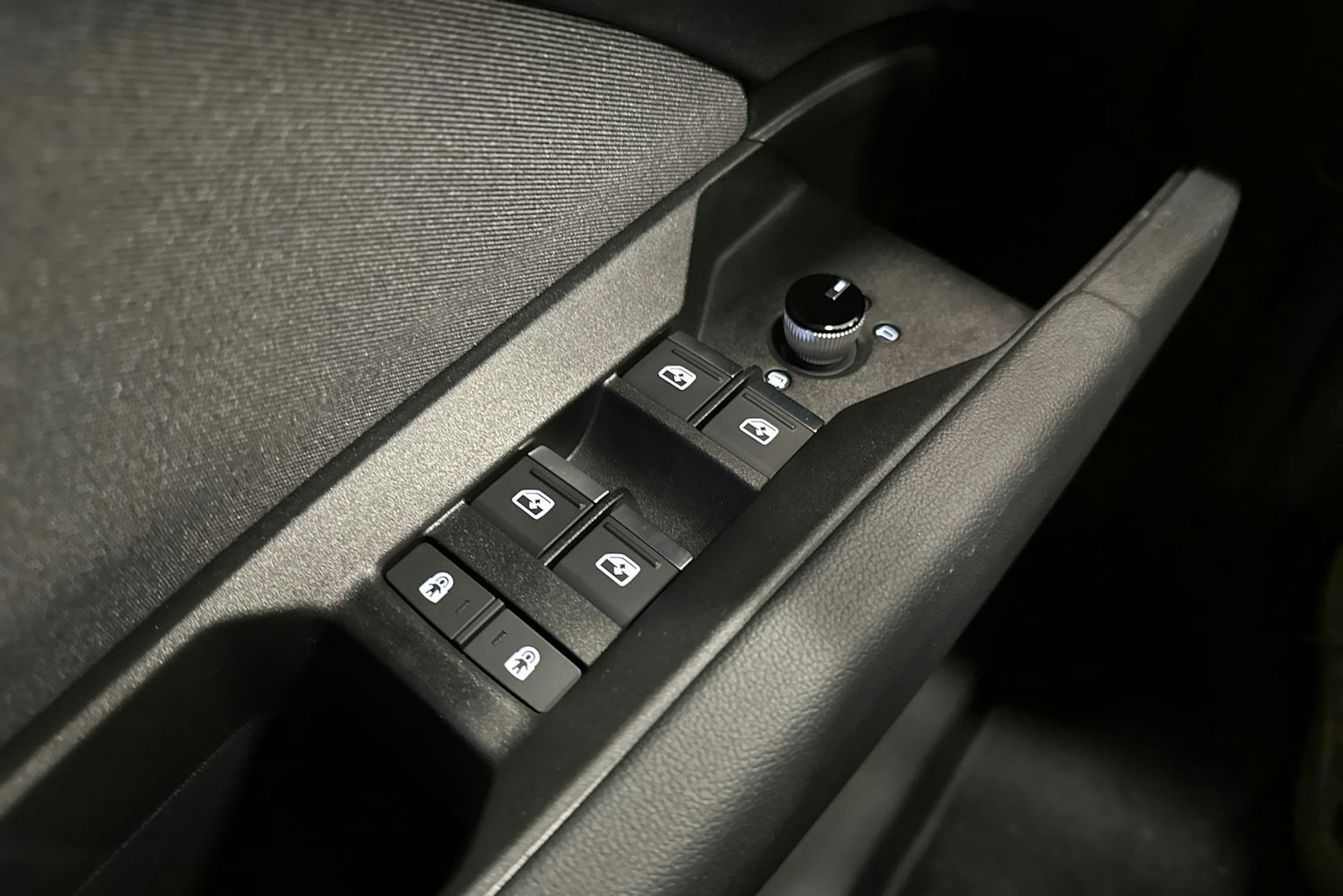 sininen Audi Q4 e-tron 2024 kuva 24.