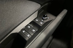 sininen Audi Q4 e-tron 2024 kuva 24.