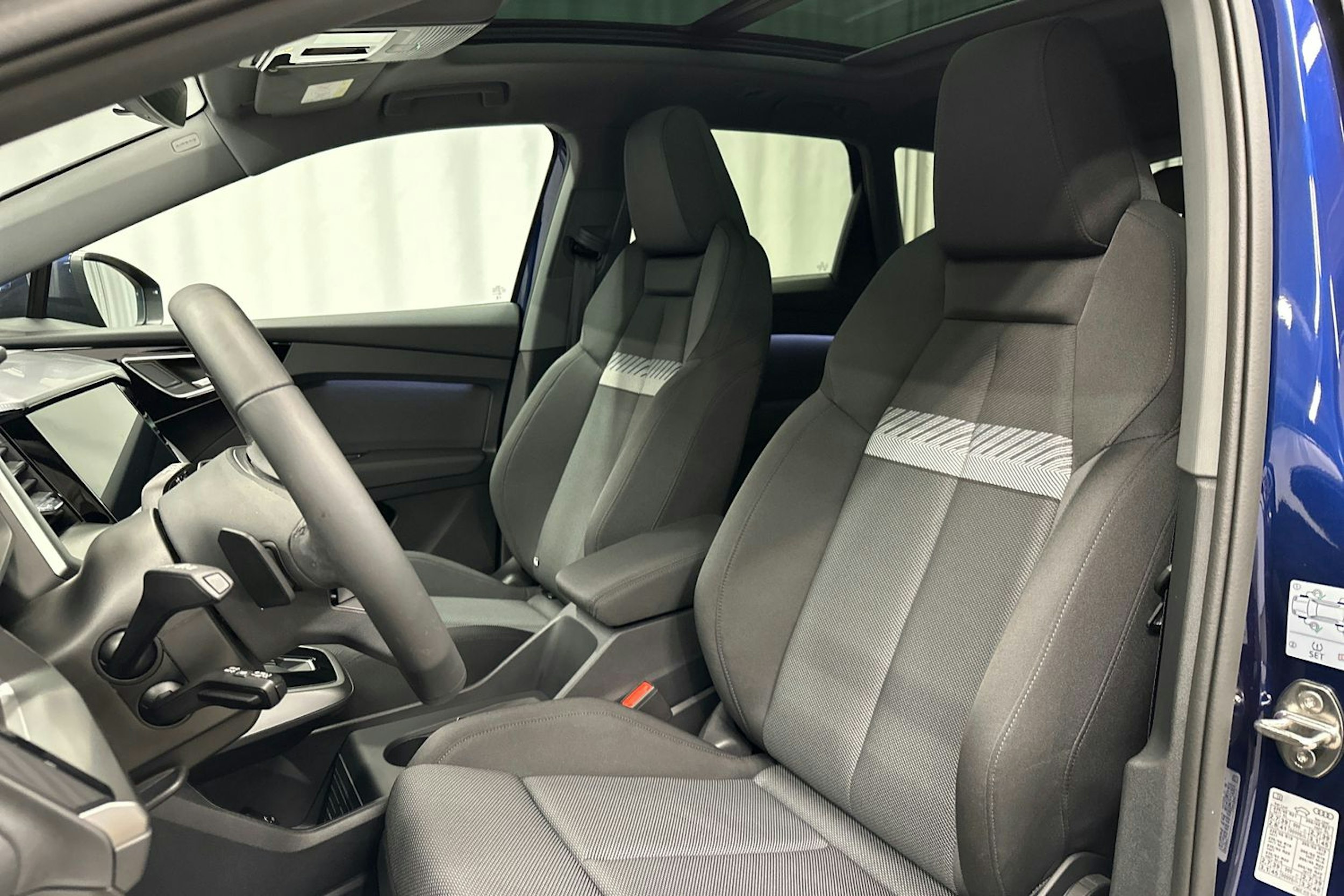 sininen Audi Q4 e-tron 2024 kuva 25.