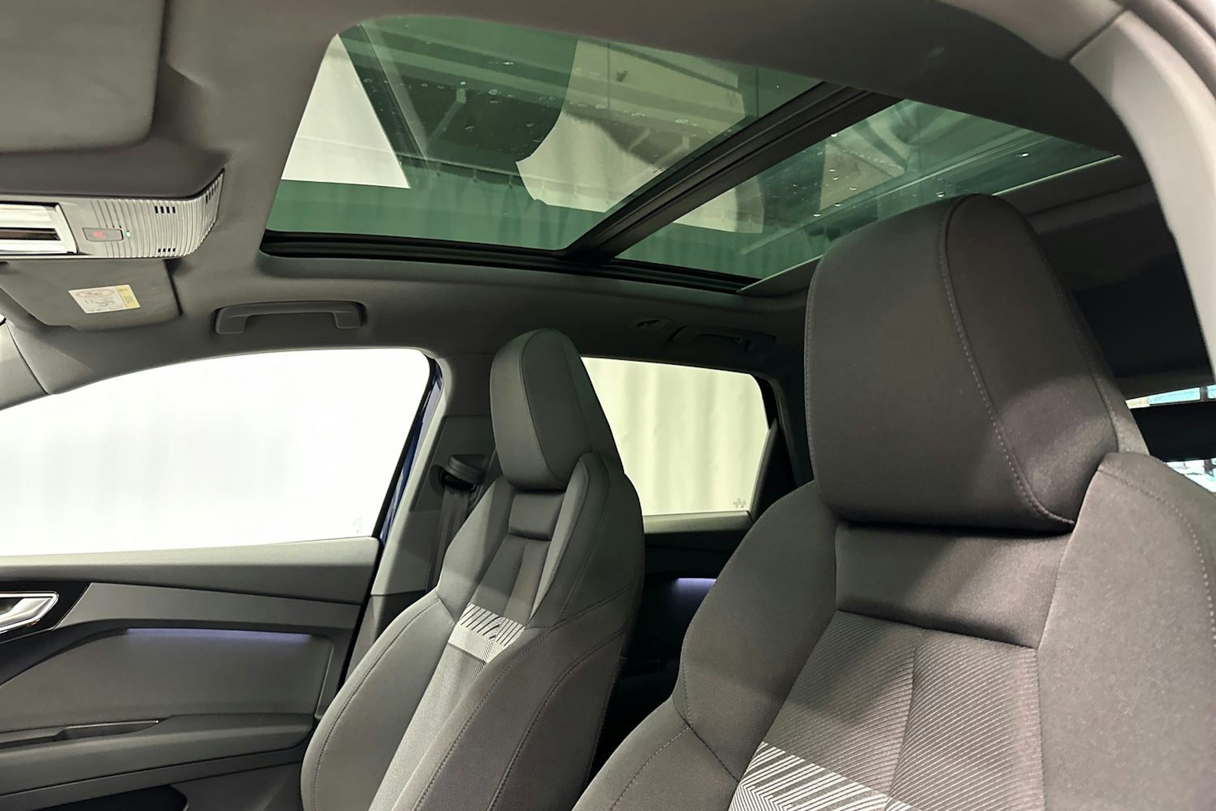 sininen Audi Q4 e-tron 2024 kuva 26.