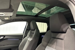 sininen Audi Q4 e-tron 2024 kuva 26.