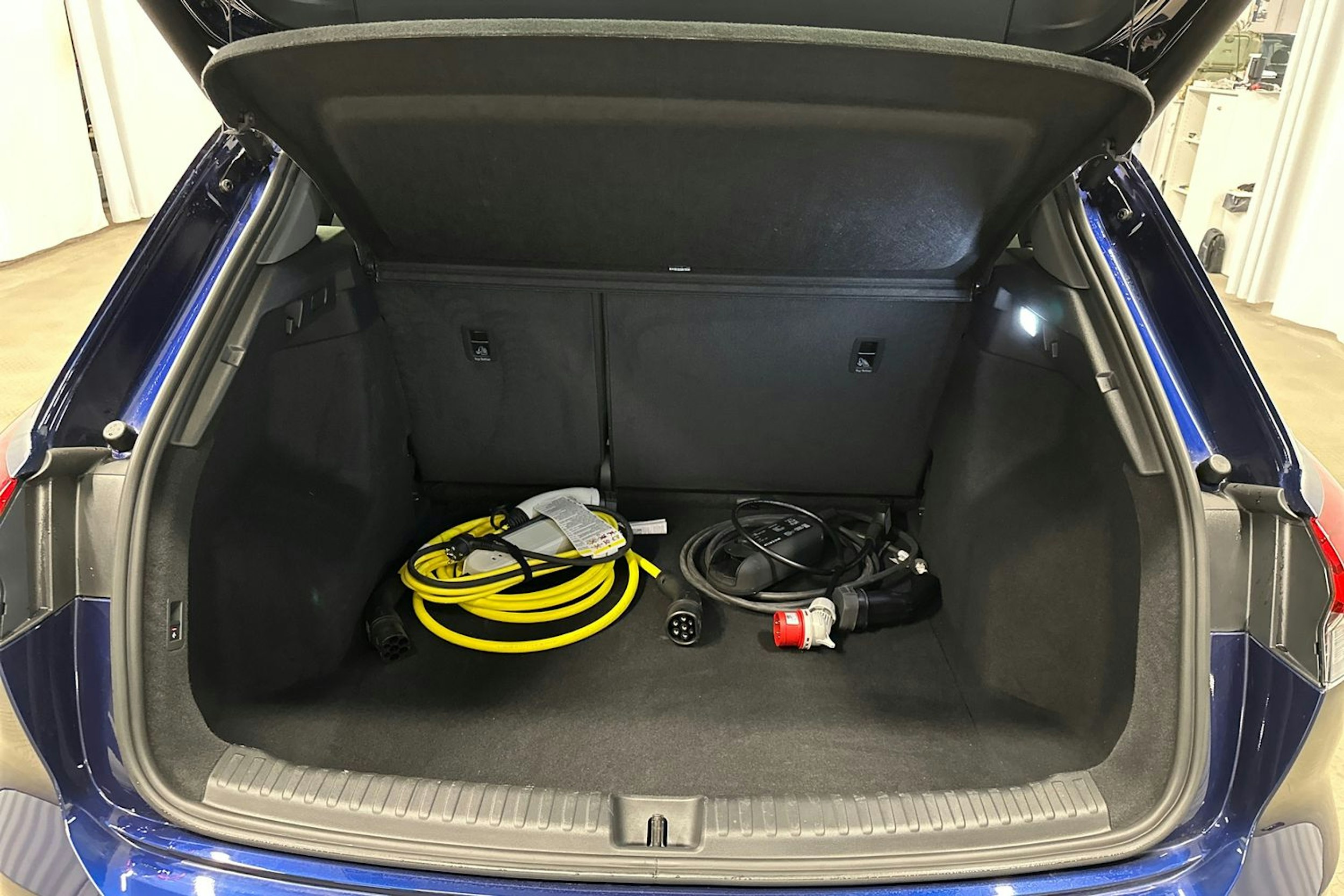sininen Audi Q4 e-tron 2024 kuva 27.