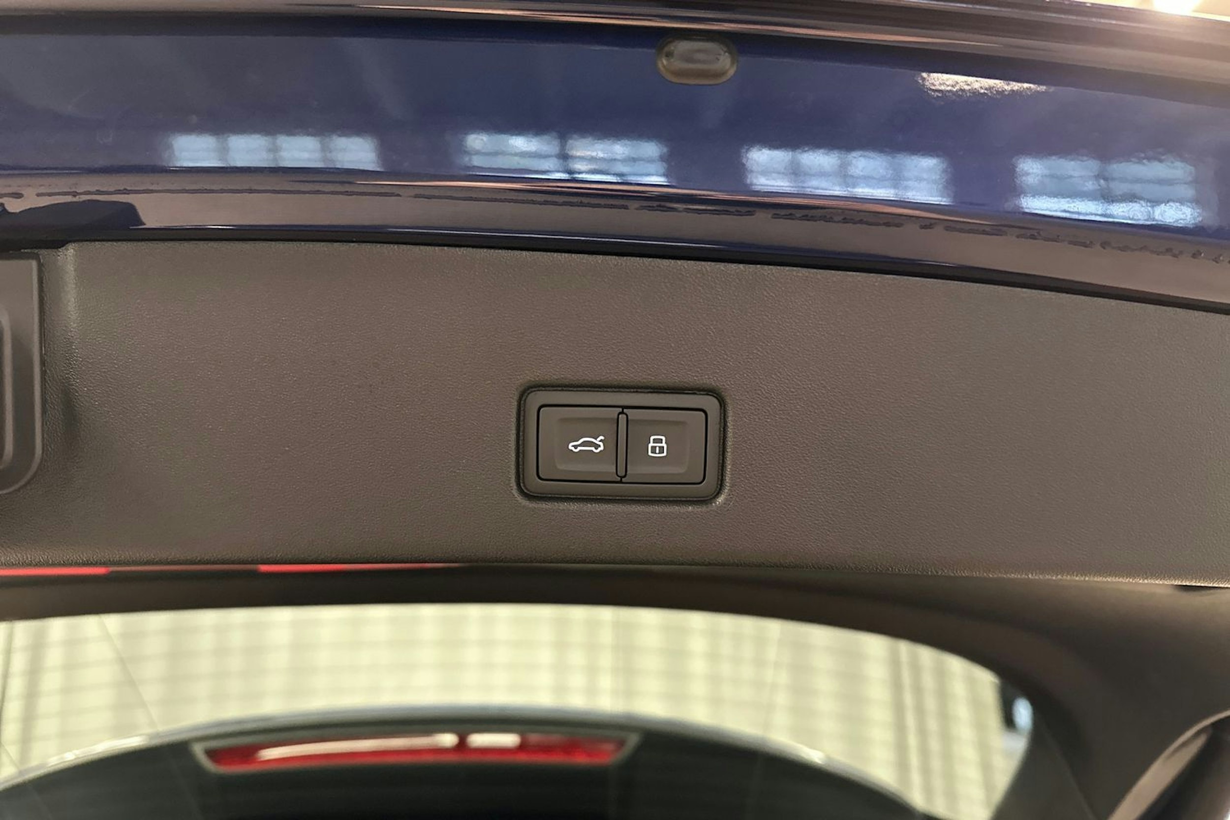 sininen Audi Q4 e-tron 2024 kuva 28.
