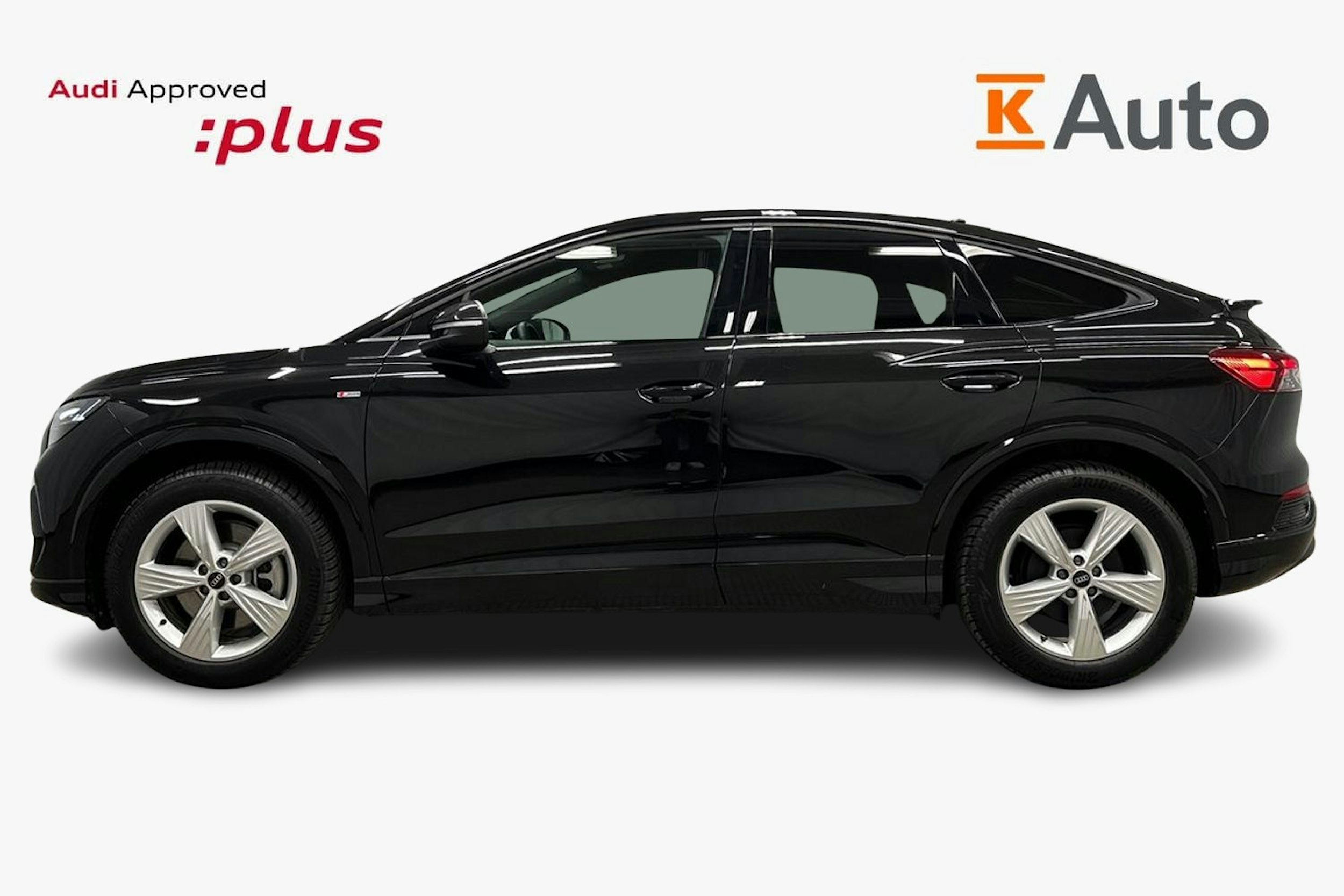 musta Audi Q4 e-tron 2024 kuva 6.
