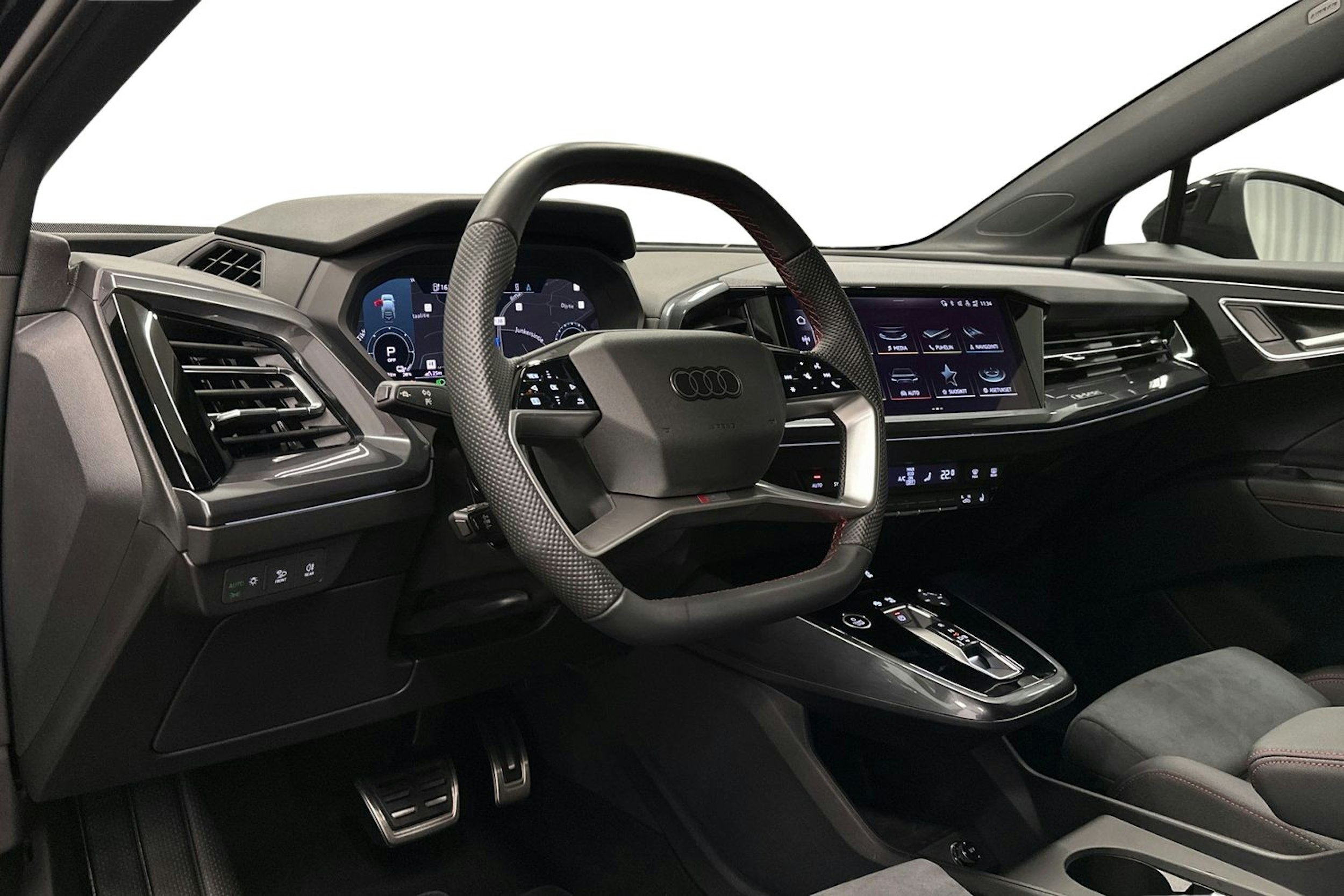 musta Audi Q4 e-tron 2024 kuva 7.
