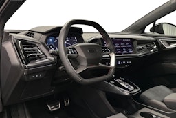 musta Audi Q4 e-tron 2024 kuva 7.
