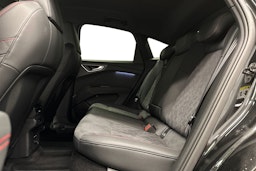 musta Audi Q4 e-tron 2024 kuva 10.