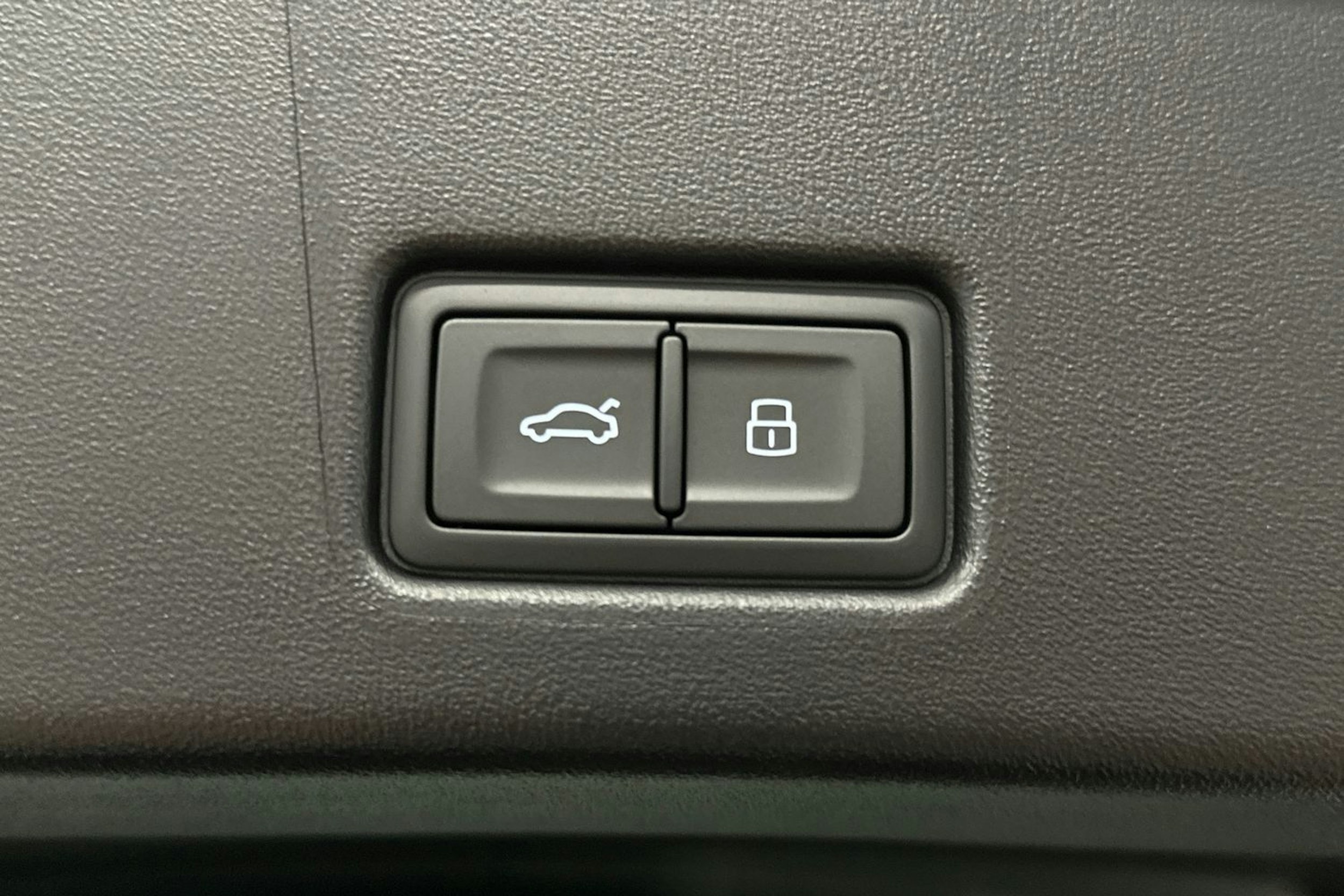 musta Audi Q4 e-tron 2024 kuva 14.