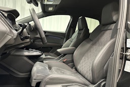 musta Audi Q4 e-tron 2024 kuva 16.