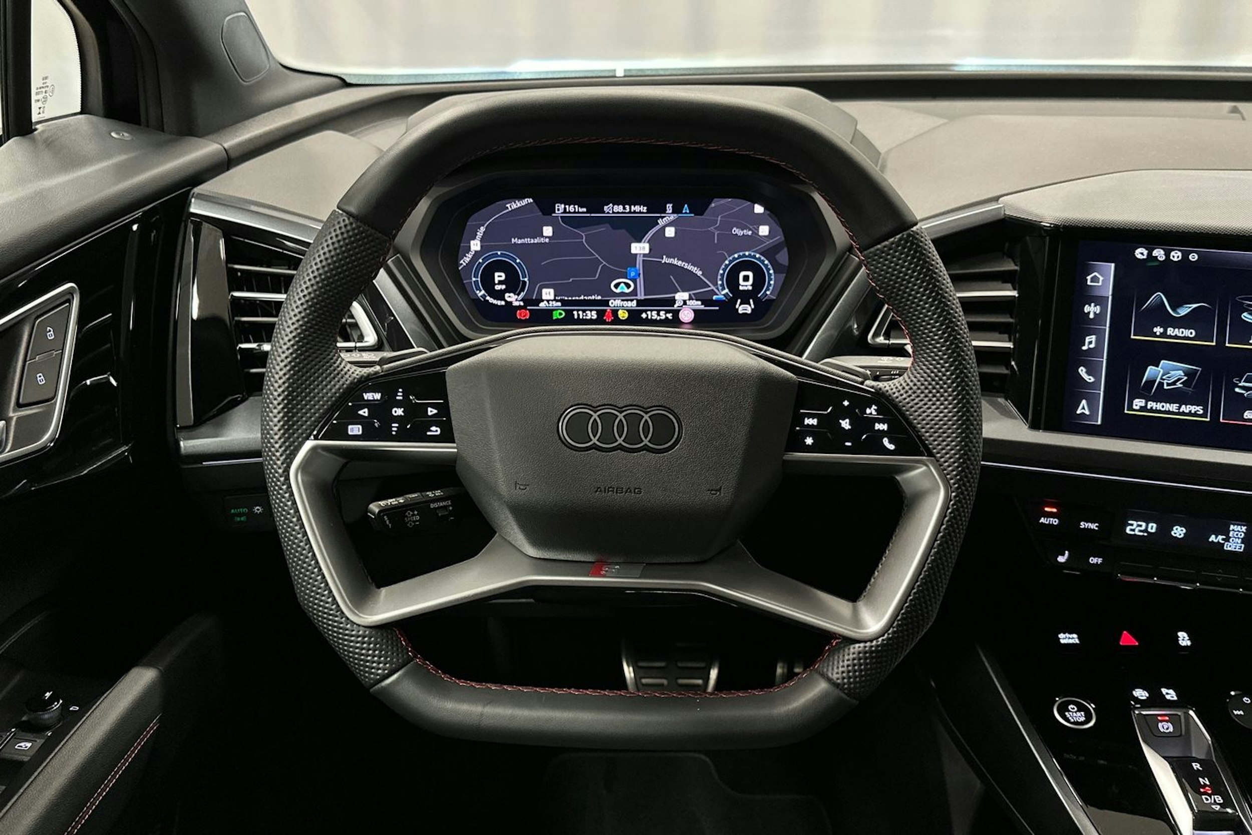 musta Audi Q4 e-tron 2024 kuva 17.