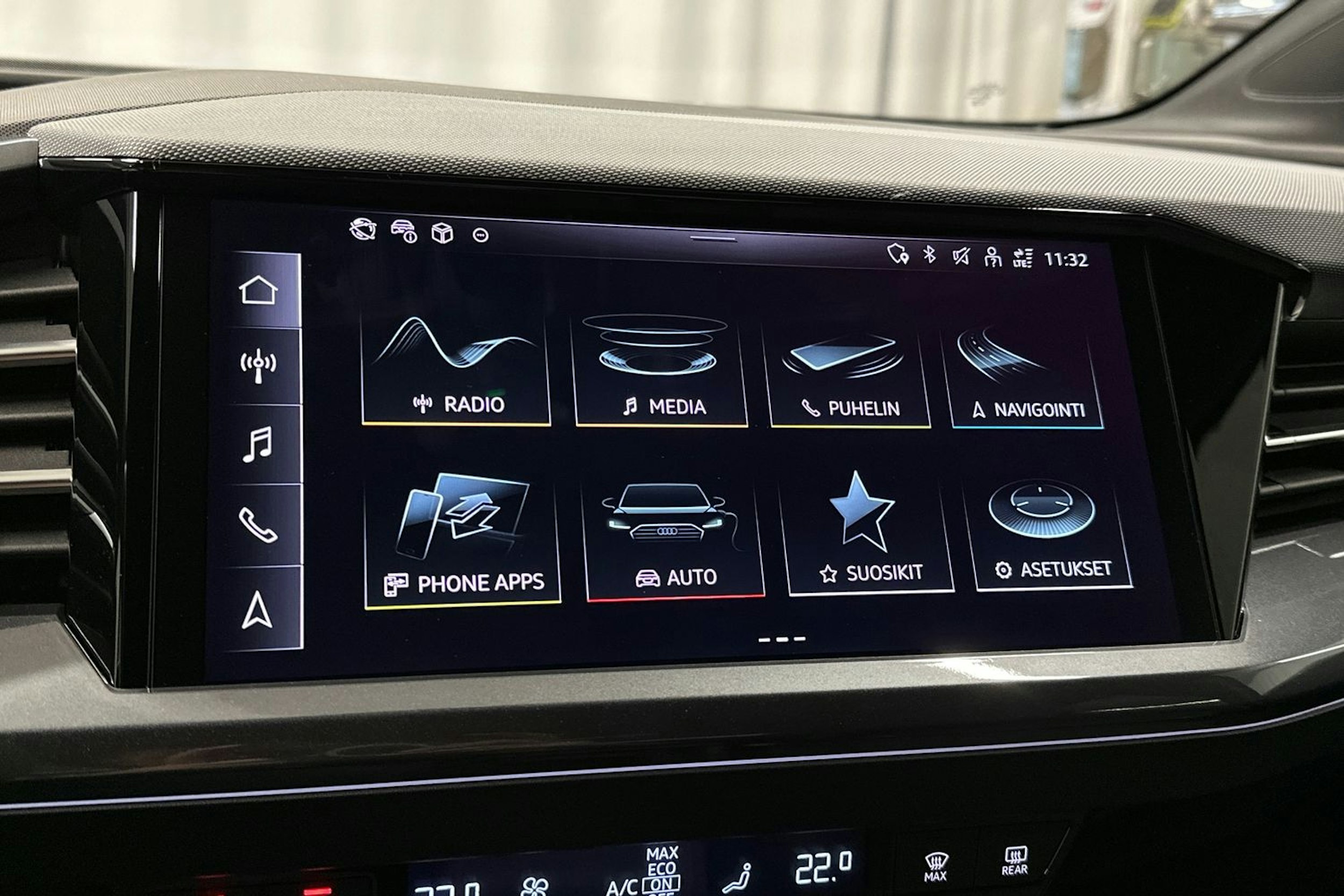 musta Audi Q4 e-tron 2024 kuva 24.