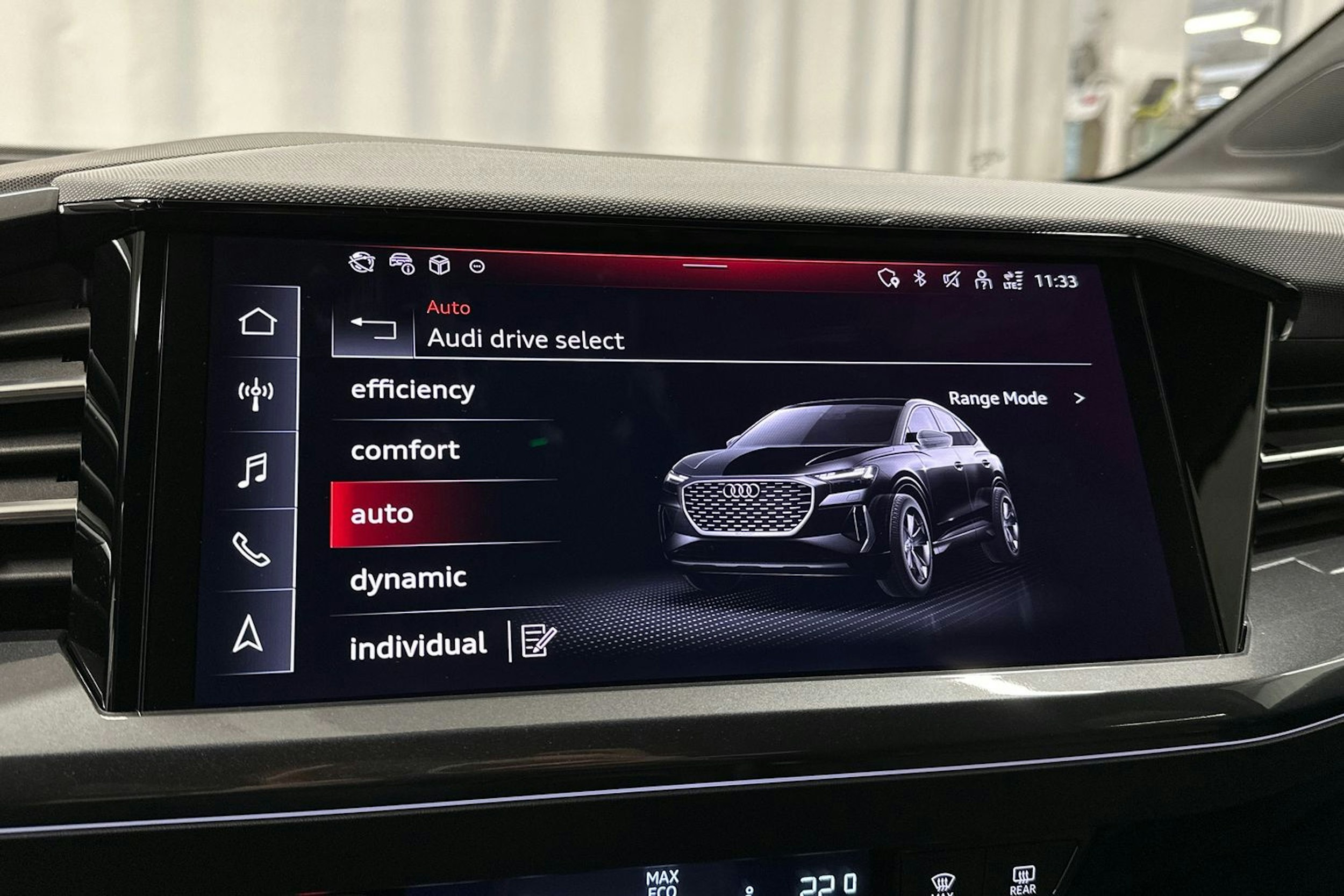 musta Audi Q4 e-tron 2024 kuva 28.