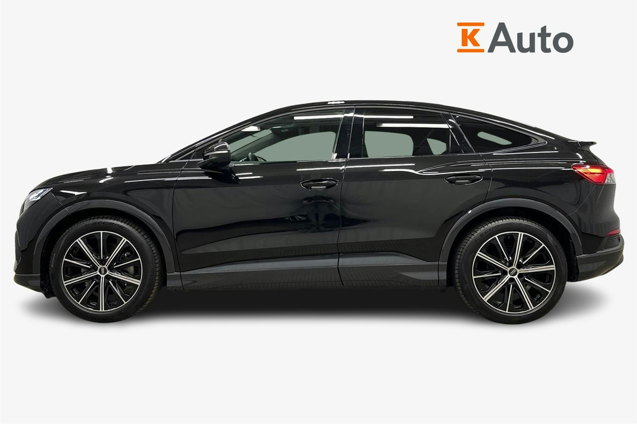 musta Audi Q4 e-tron 2024 kuva 6.
