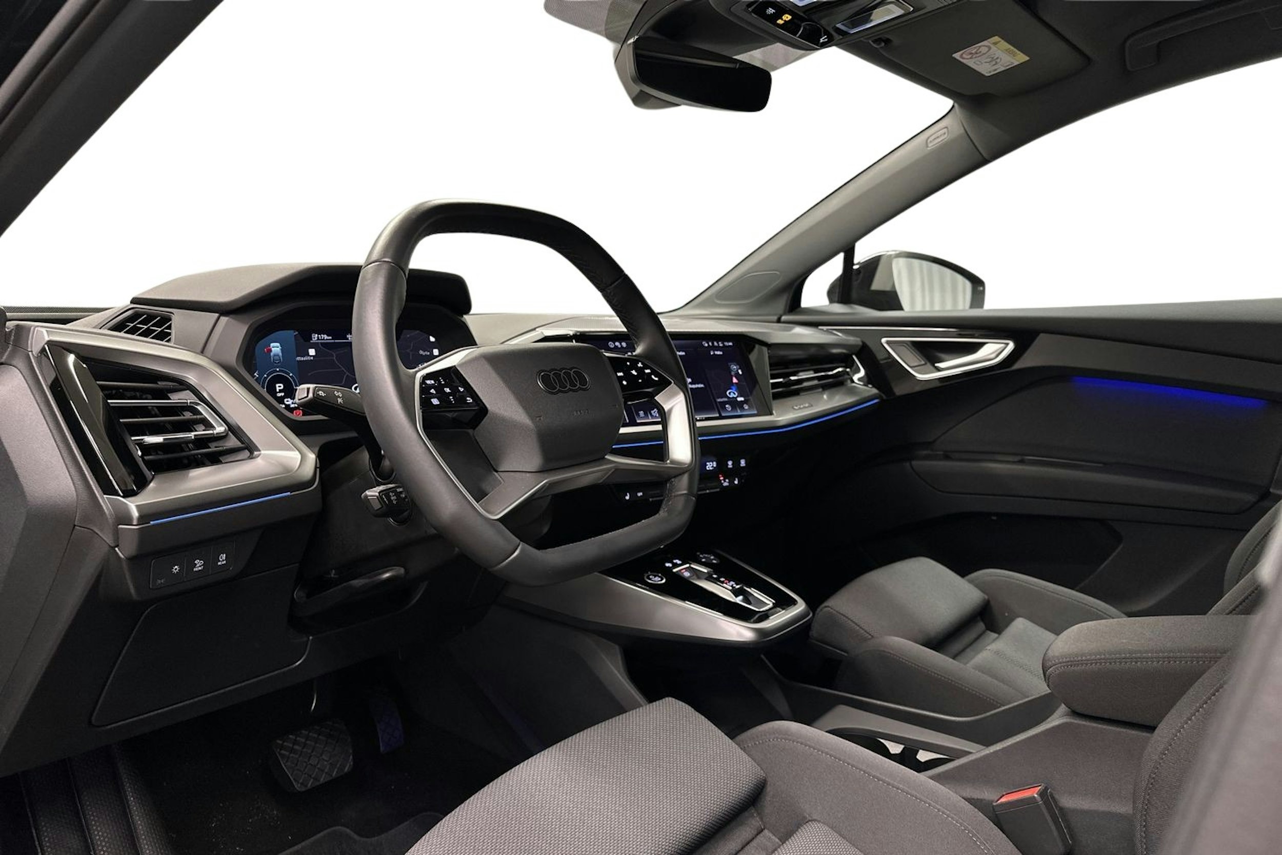 musta Audi Q4 e-tron 2024 kuva 7.