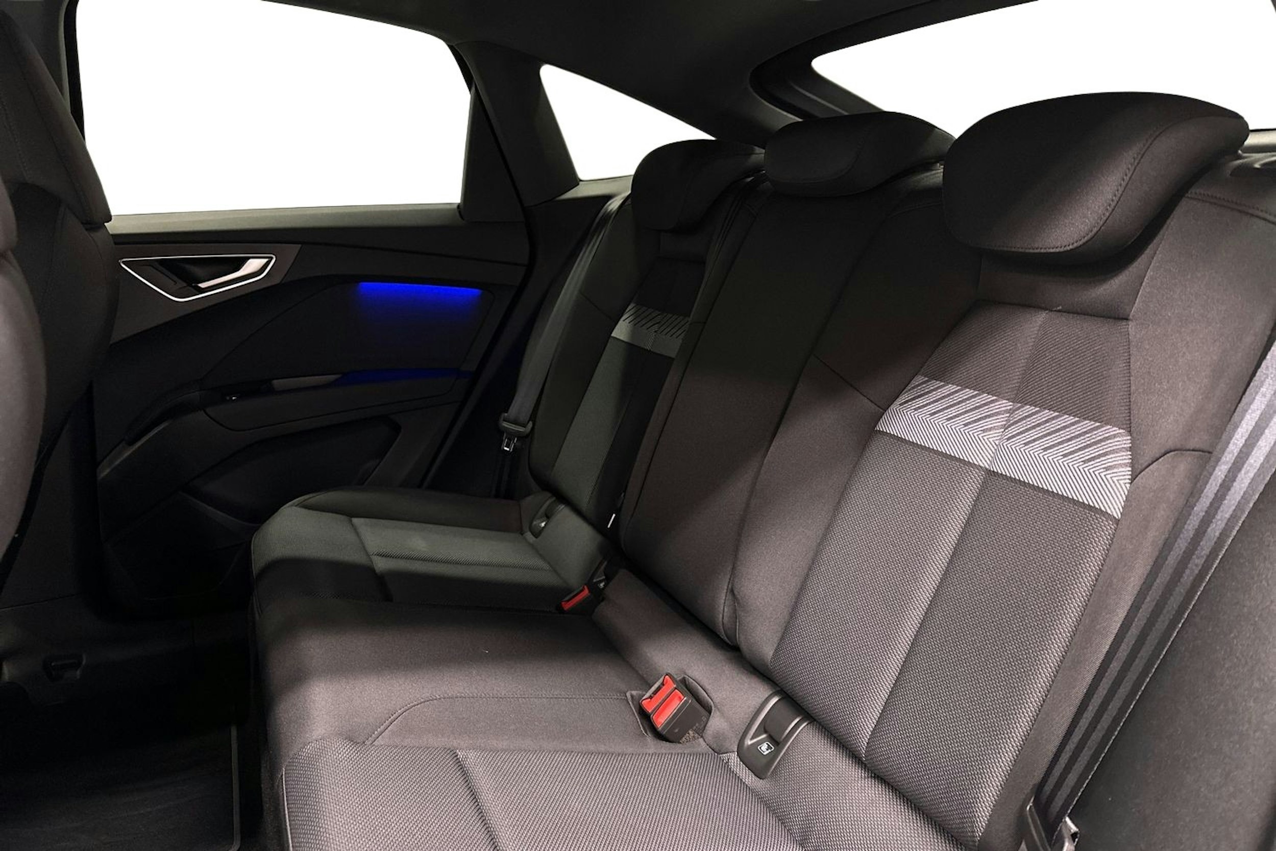 musta Audi Q4 e-tron 2024 kuva 10.