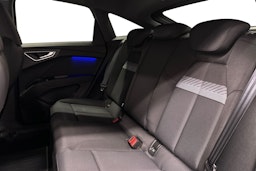 musta Audi Q4 e-tron 2024 kuva 10.