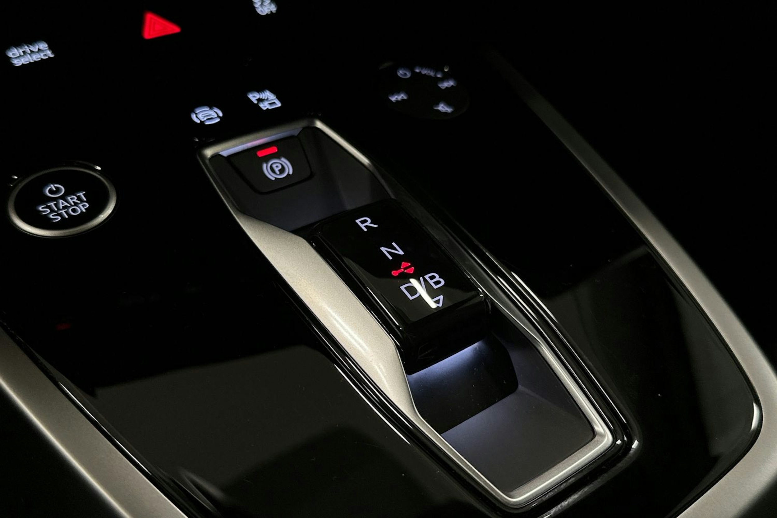 musta Audi Q4 e-tron 2024 kuva 34.