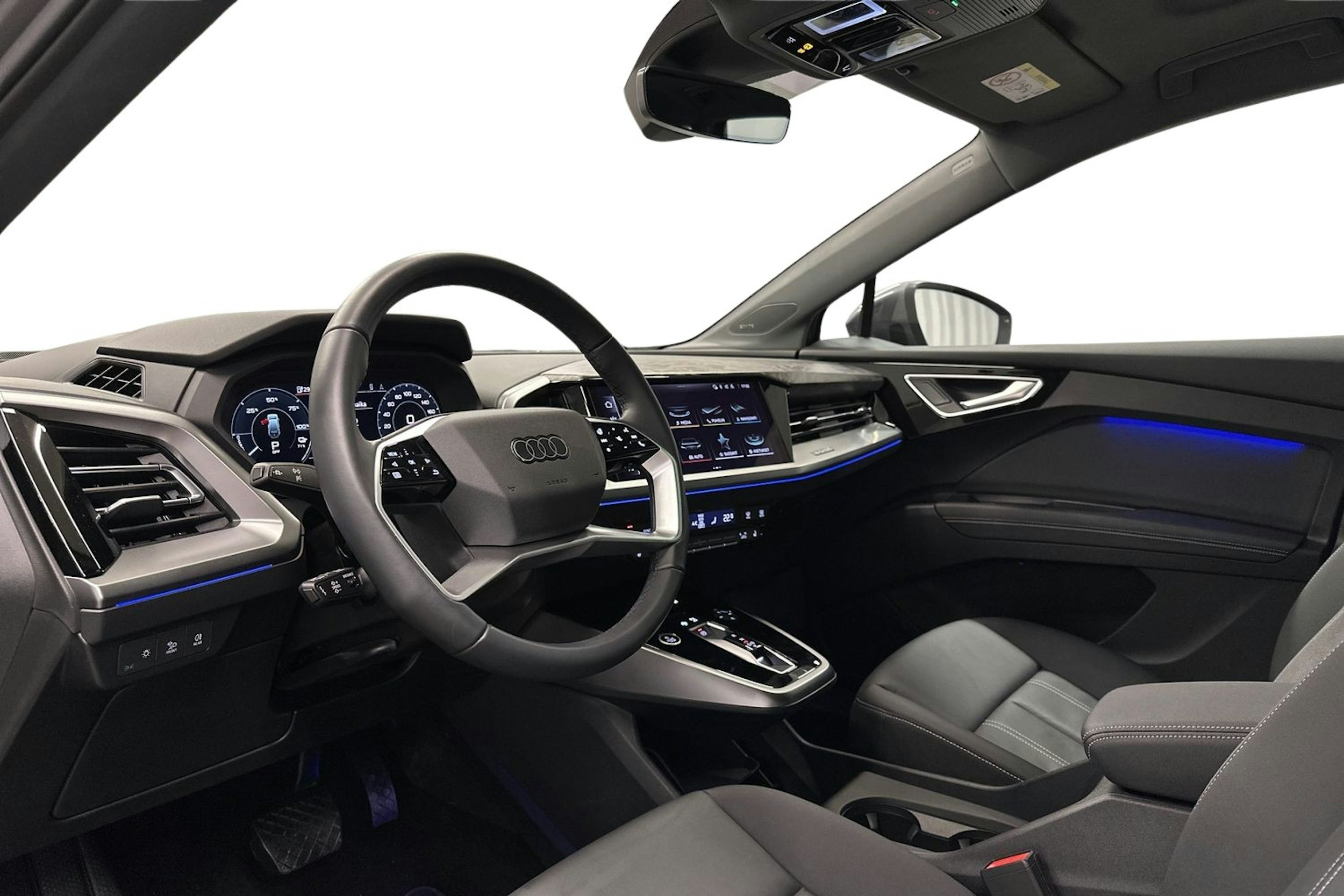 harmaa Audi Q4 e-tron 2024 kuva 6.
