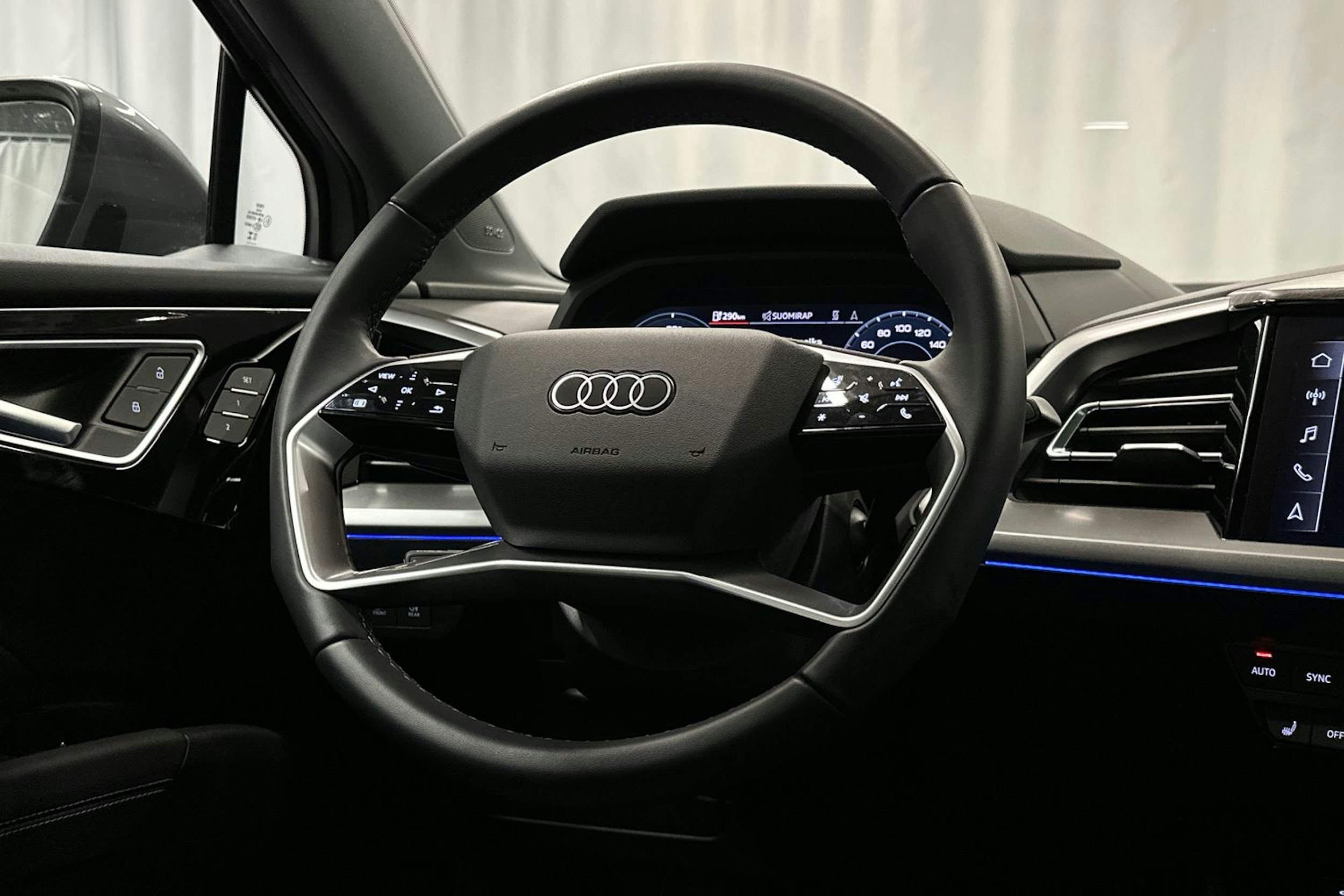 harmaa Audi Q4 e-tron 2024 kuva 15.