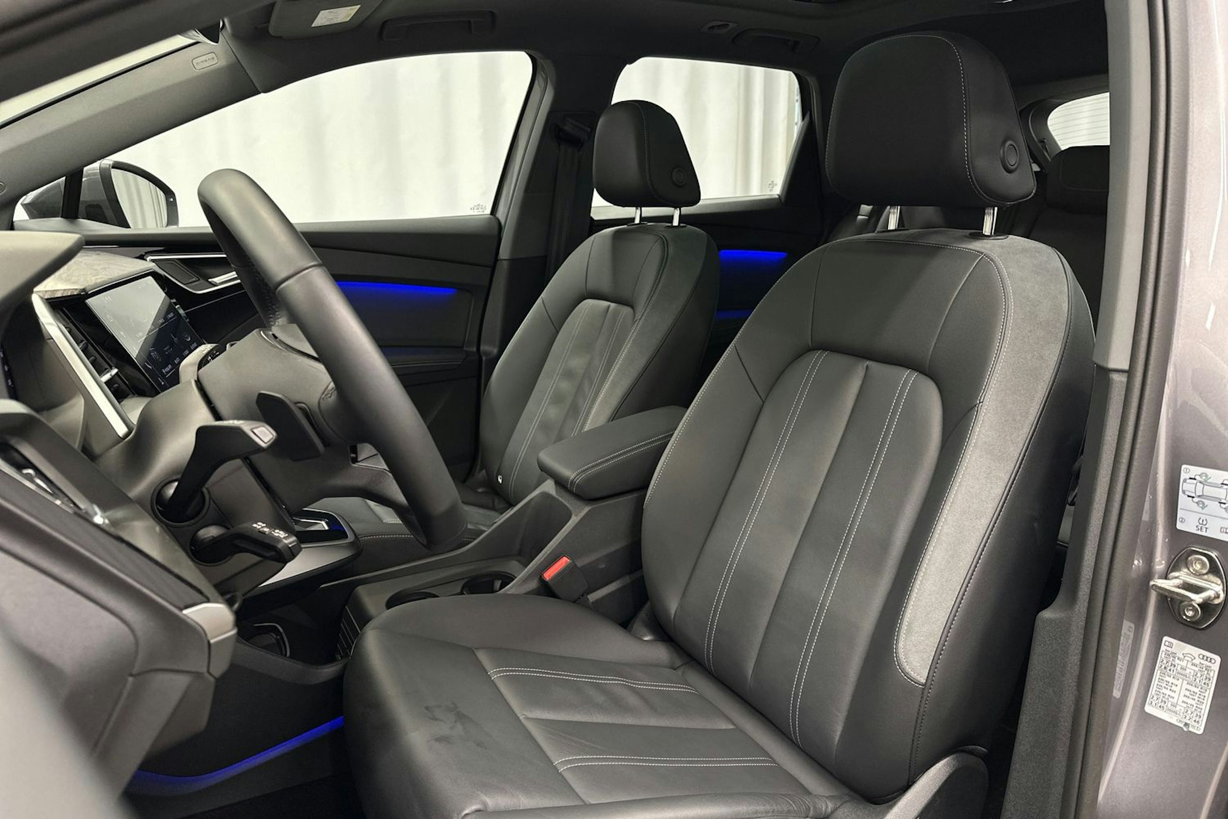 harmaa Audi Q4 e-tron 2024 kuva 17.