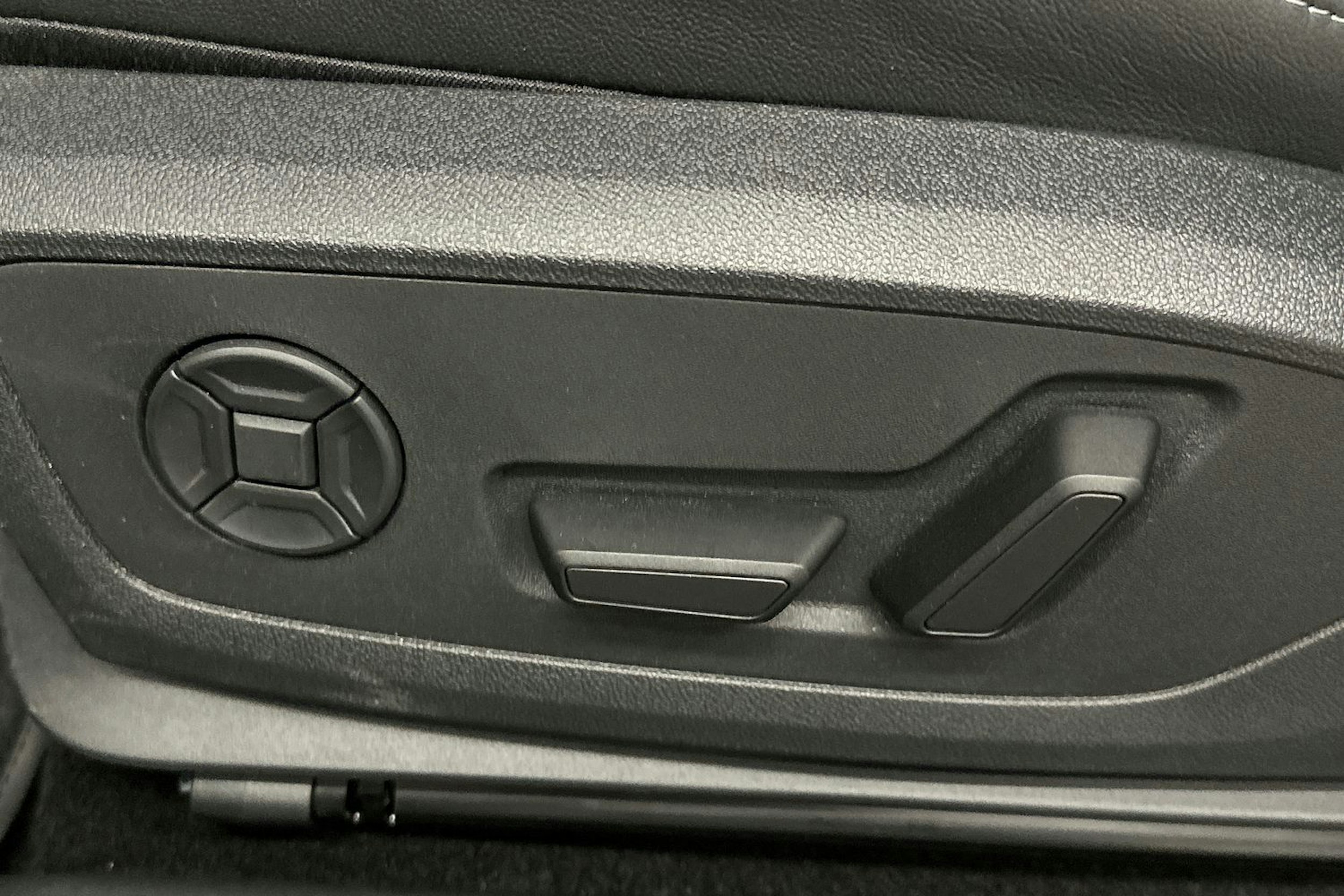 harmaa Audi Q4 e-tron 2024 kuva 18.