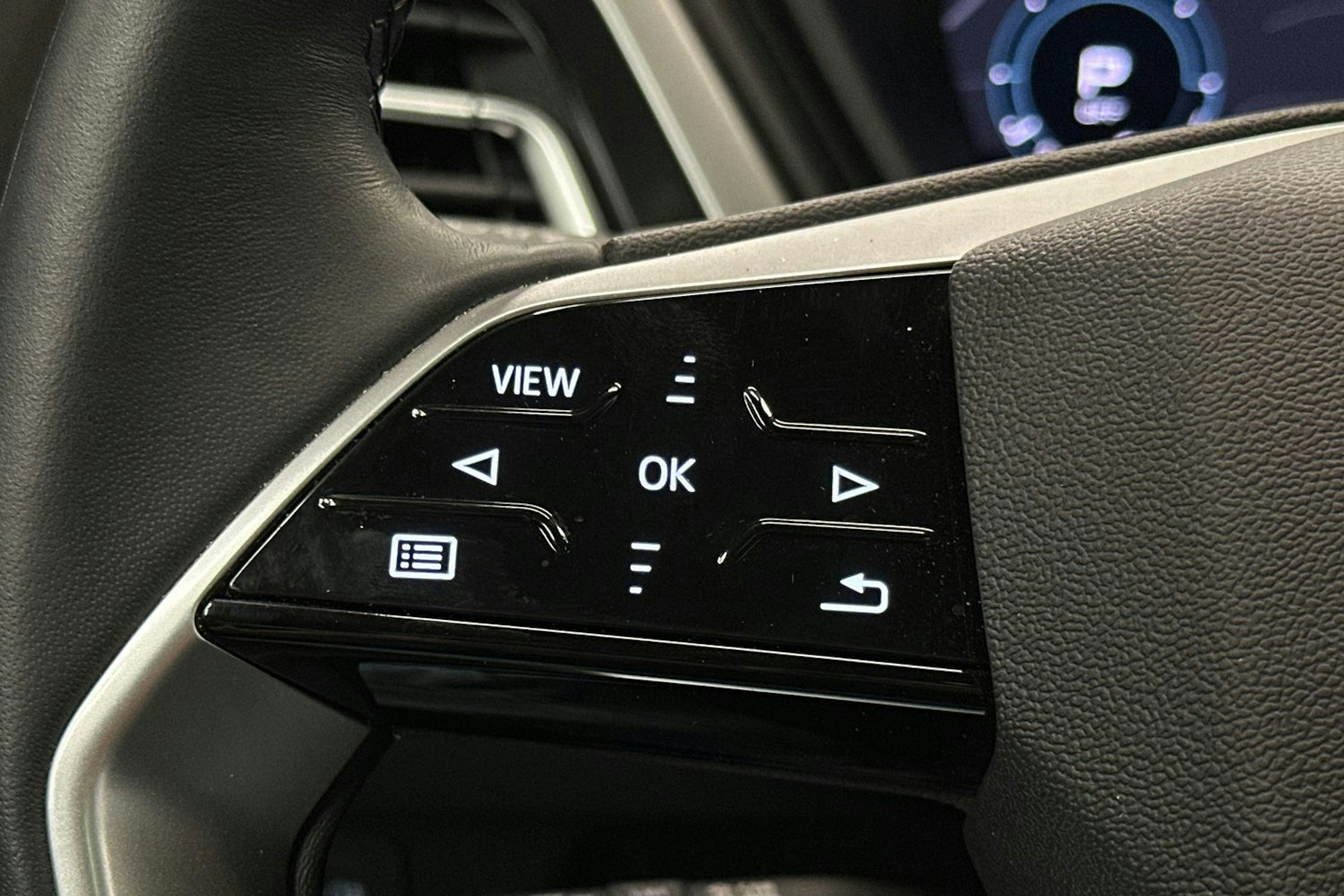 harmaa Audi Q4 e-tron 2024 kuva 21.