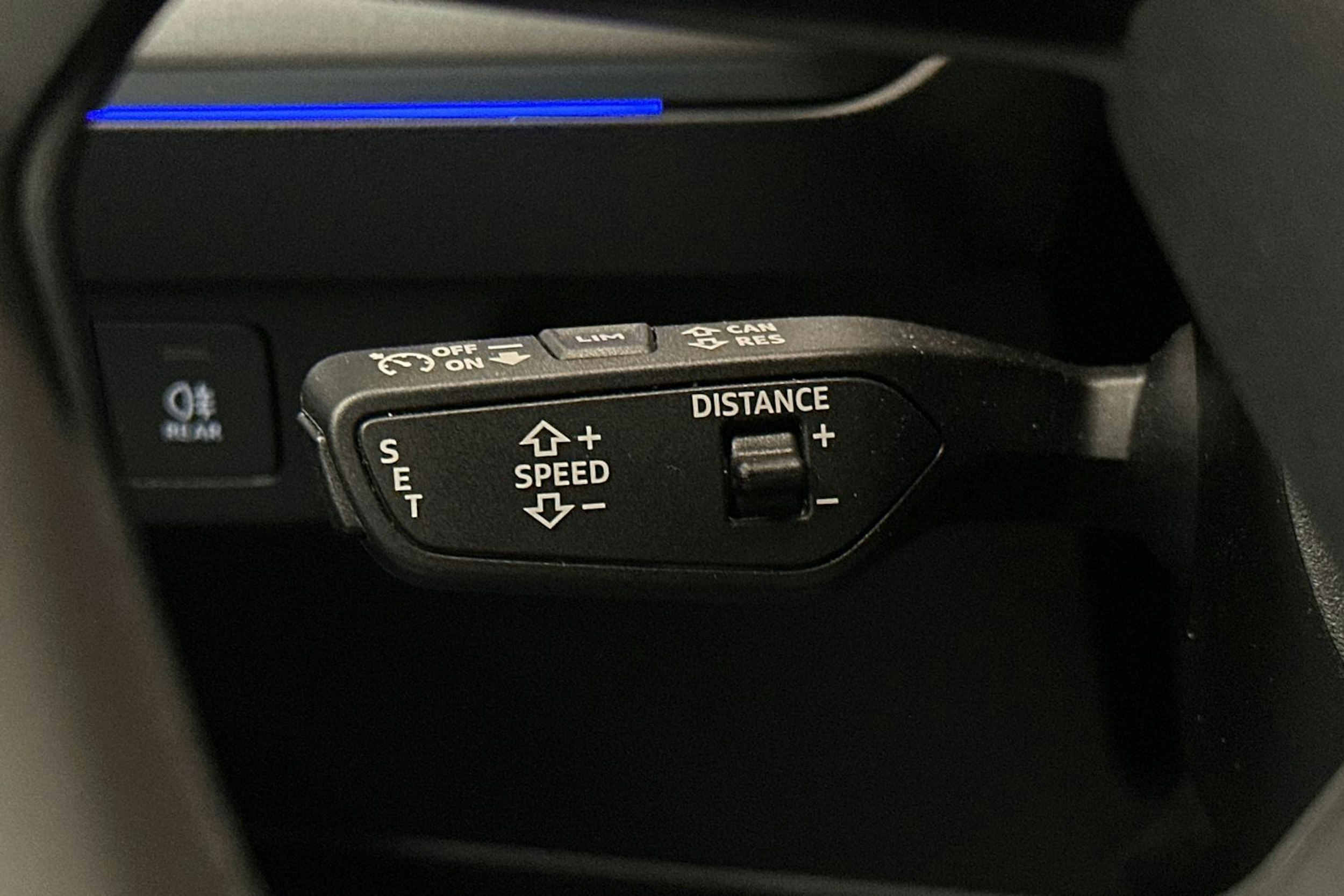 harmaa Audi Q4 e-tron 2024 kuva 23.