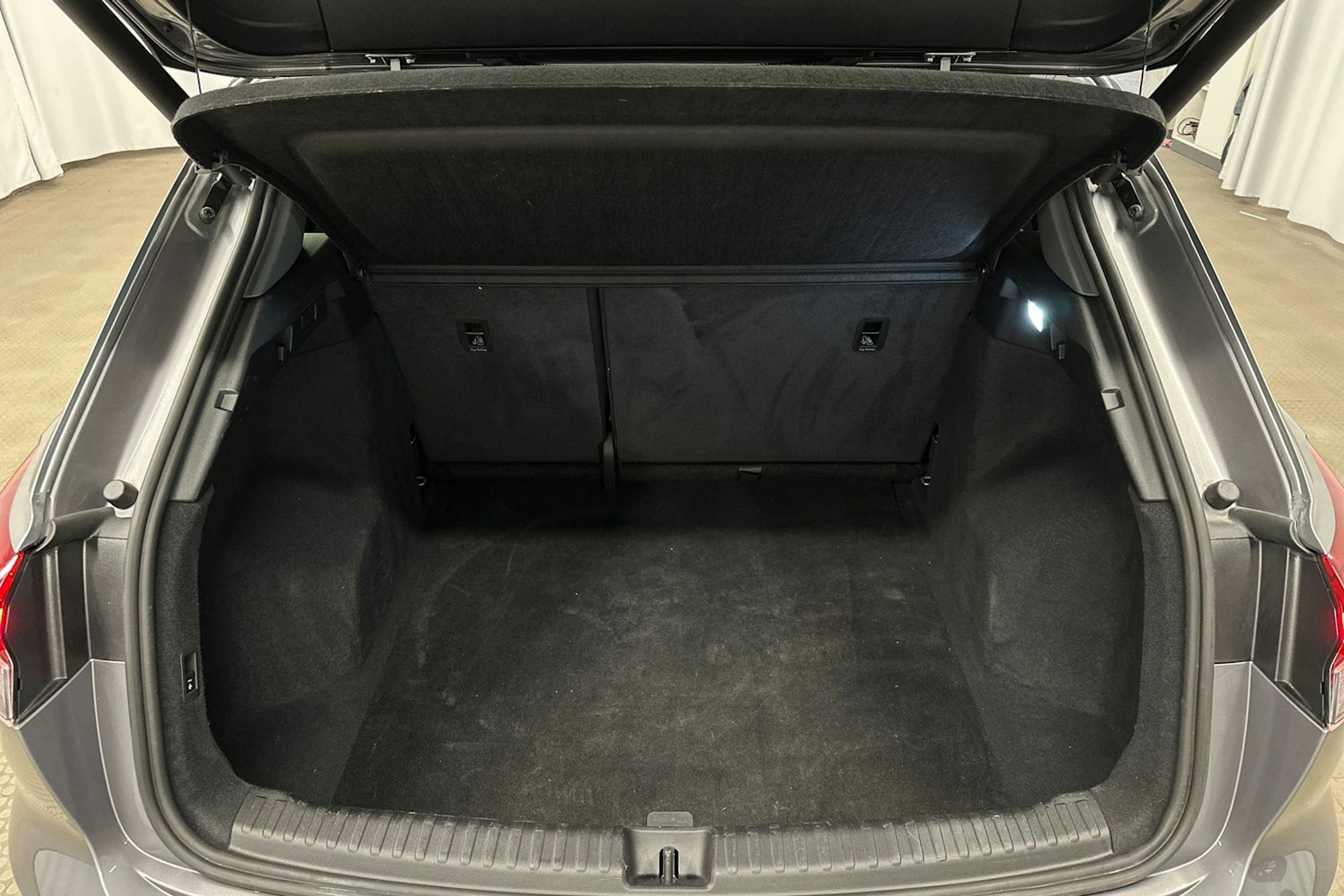 harmaa Audi Q4 e-tron 2024 kuva 14.
