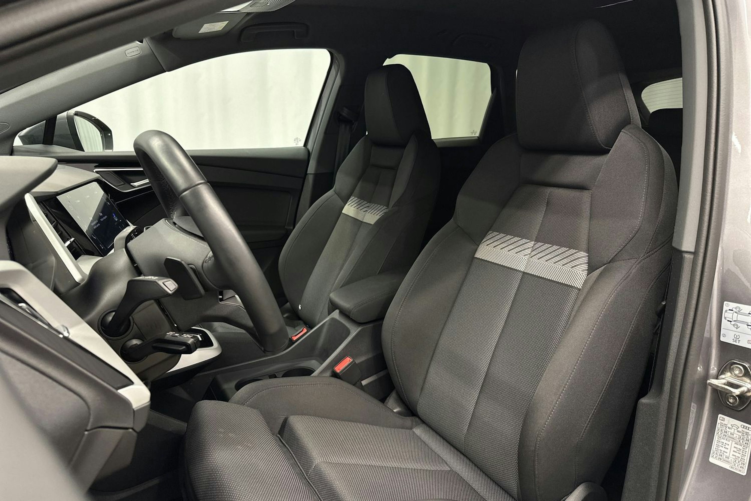 harmaa Audi Q4 e-tron 2024 kuva 18.