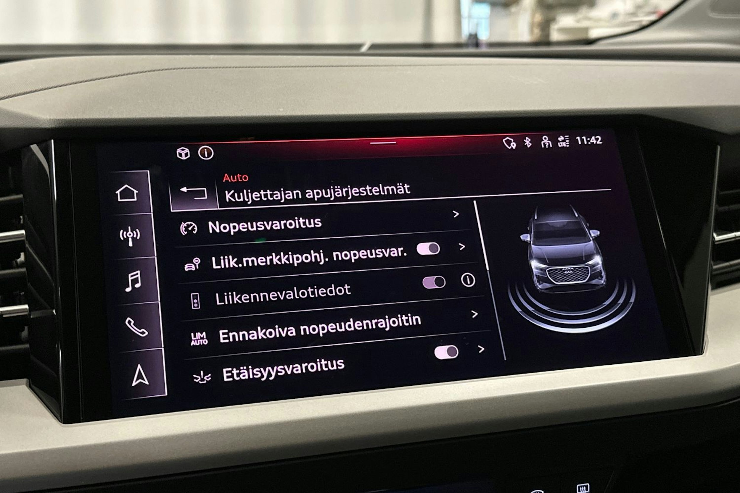 harmaa Audi Q4 e-tron 2024 kuva 27.