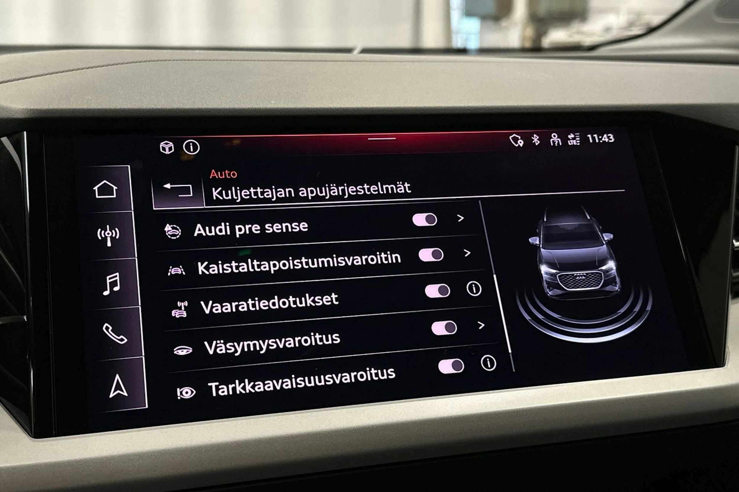 harmaa Audi Q4 e-tron 2024 kuva 28.