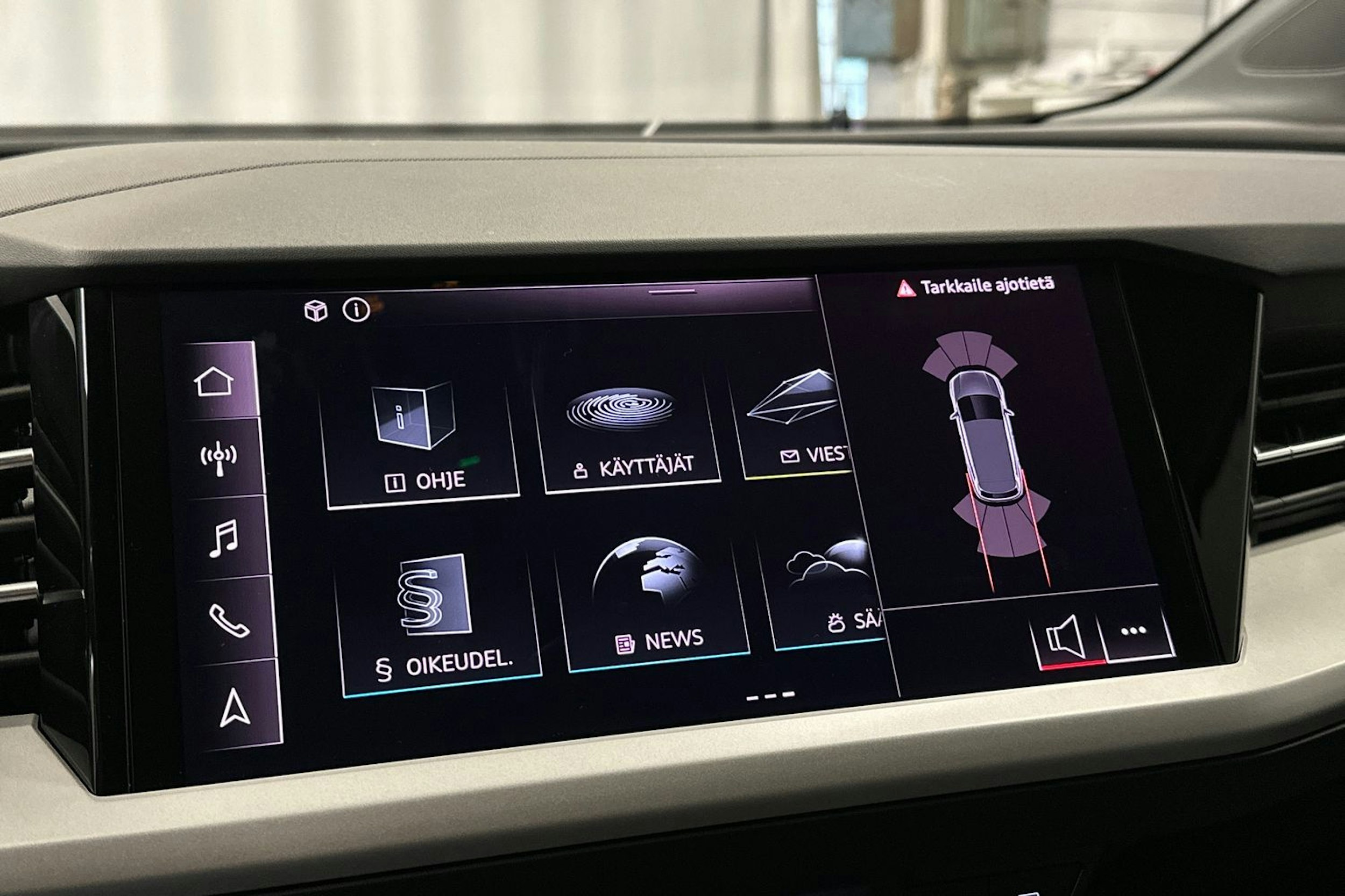 harmaa Audi Q4 e-tron 2024 kuva 30.