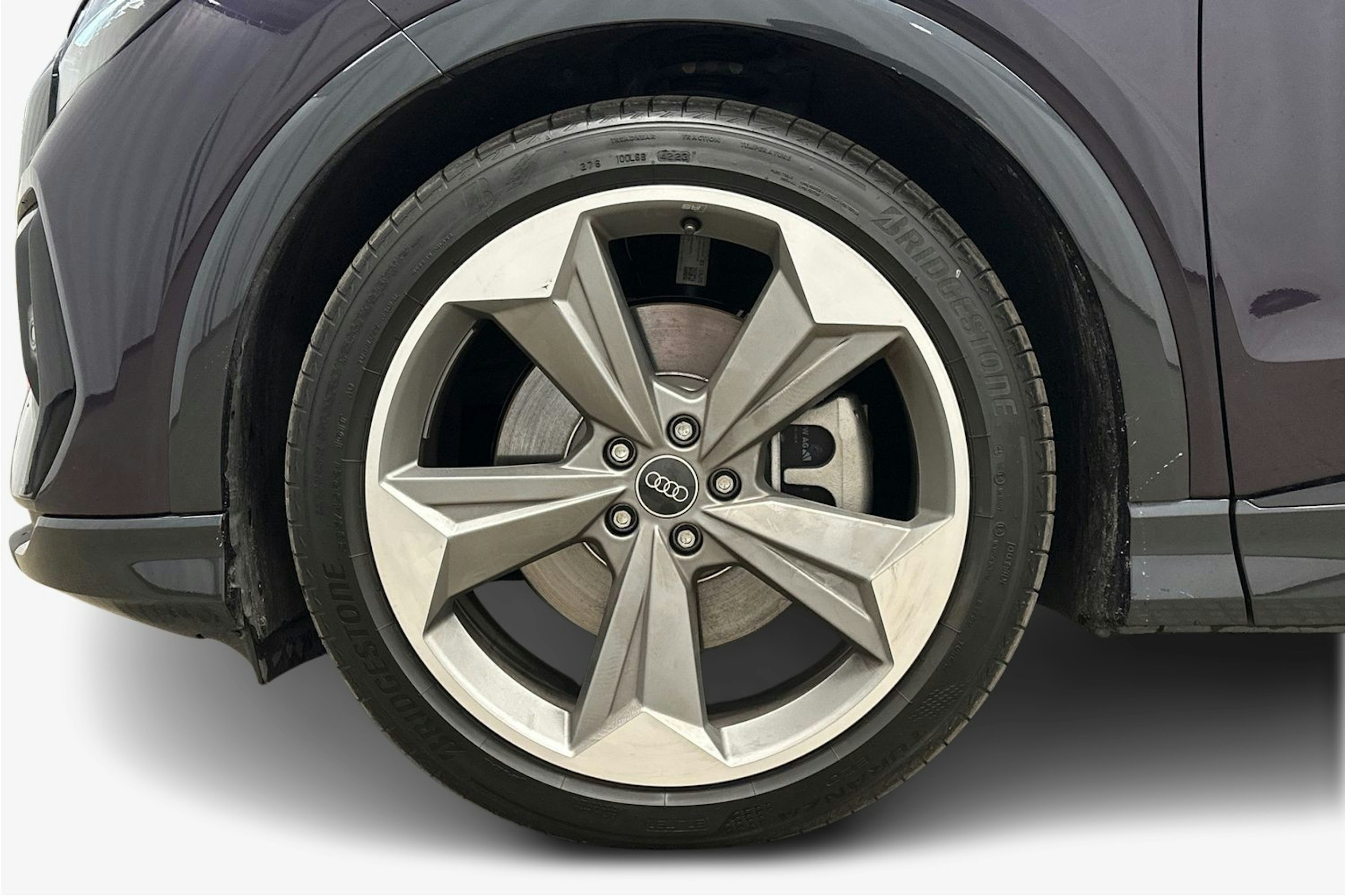 violetti Audi Q4 e-tron 2024 kuva 11.