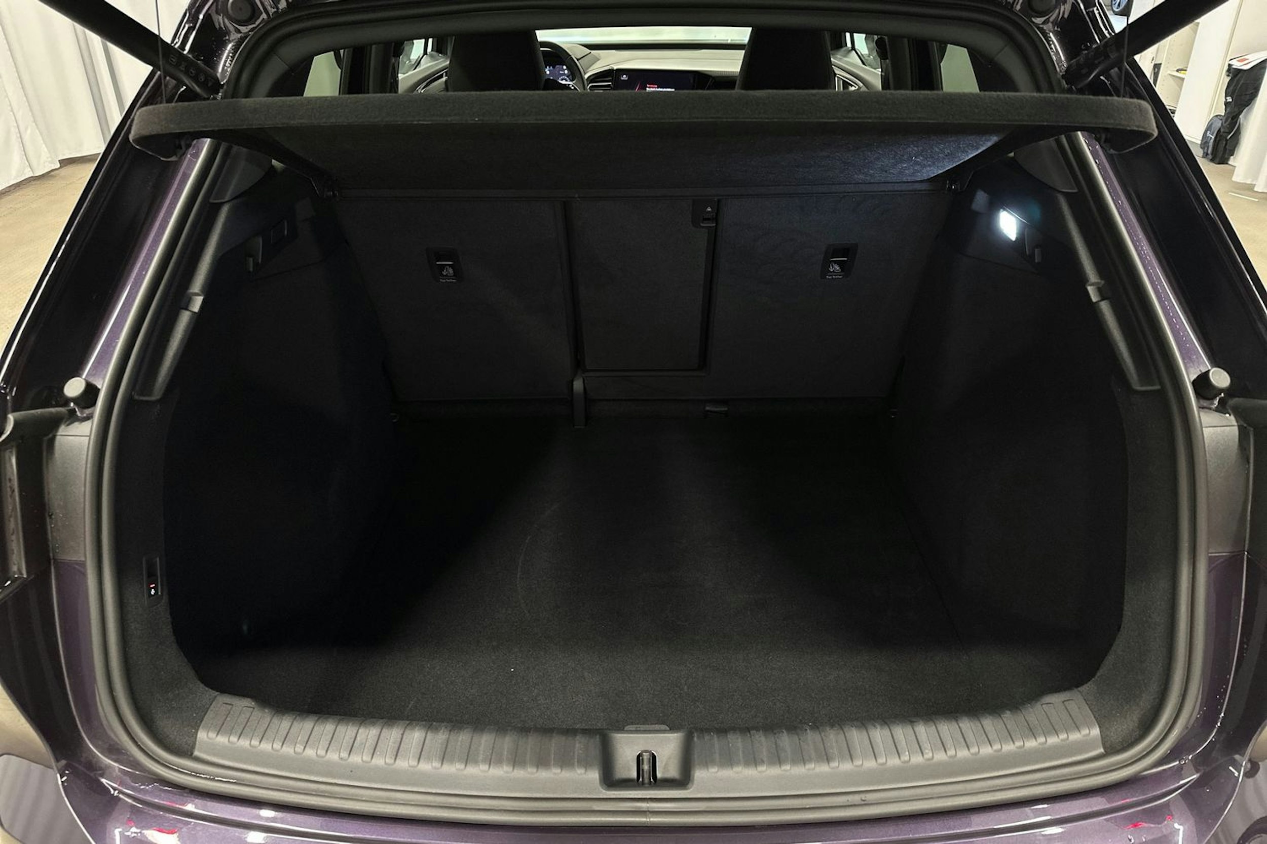 violetti Audi Q4 e-tron 2024 kuva 14.